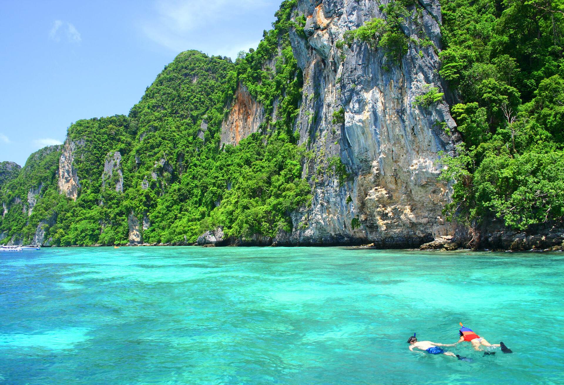 DEST_THAILAND_PHIPHI_Shutterstock_Premier_370811321