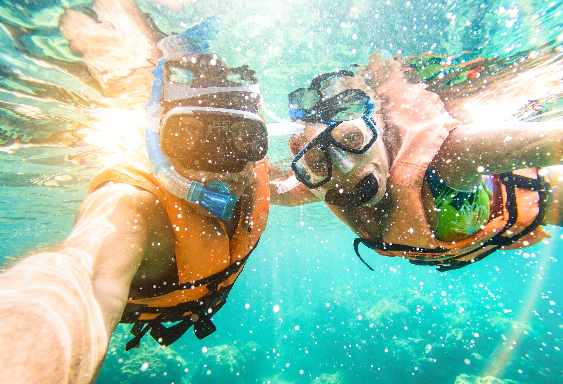 THEME_Couple_SnorkeLing_GettyImages-927047460