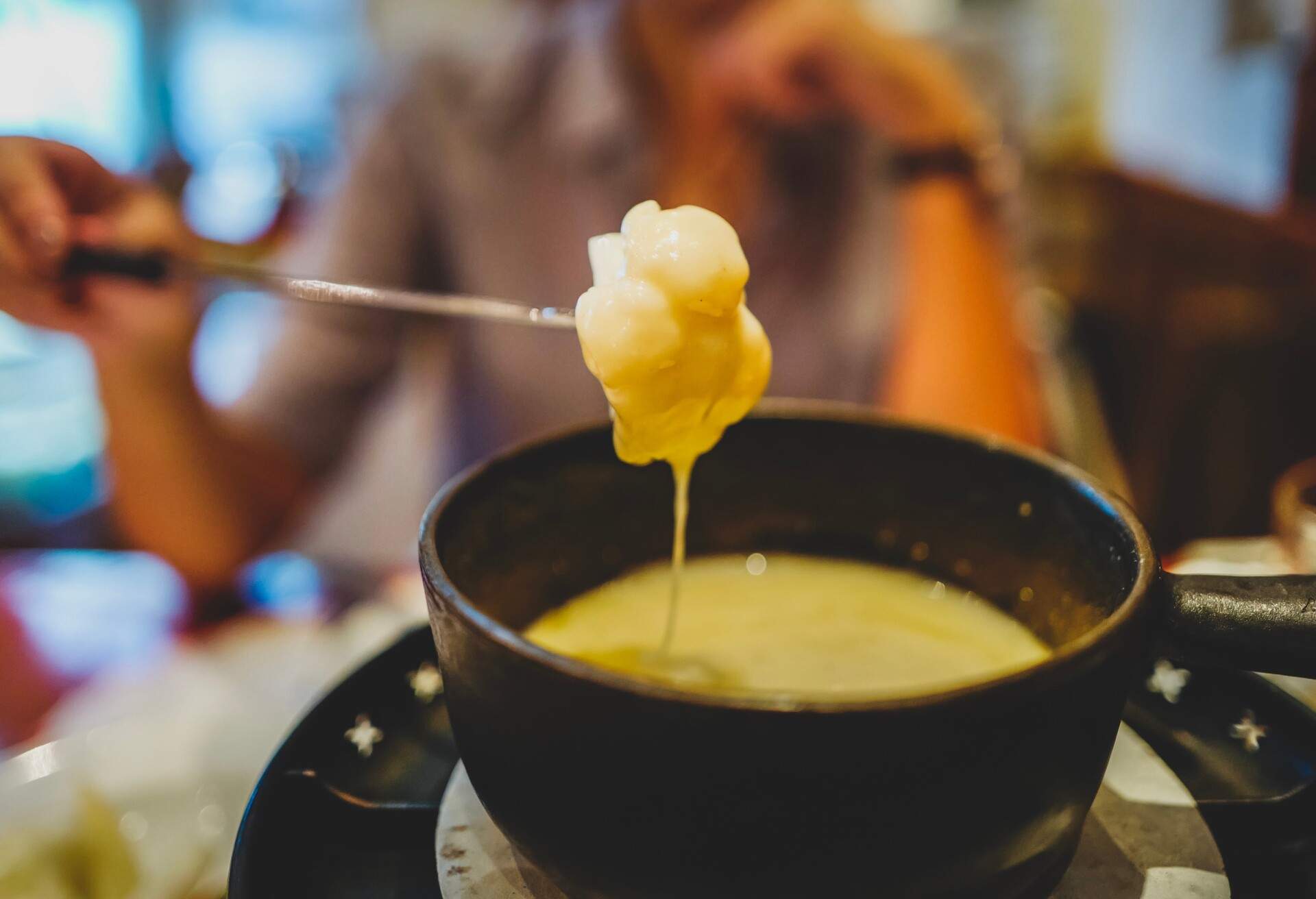 THEME_FOOD_CHEESE_FONDUE_GettyImages-746118877