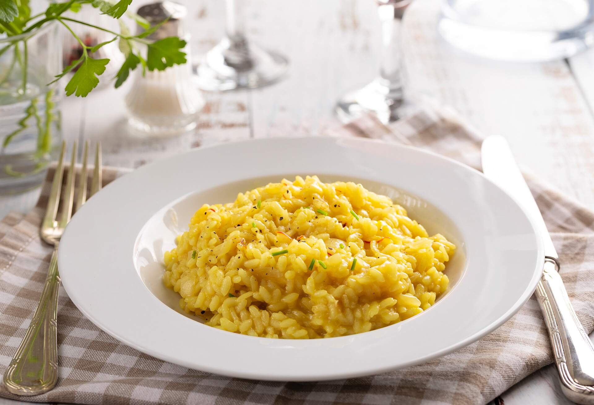 THEME_FOOD_SWISS_SAFFRON_RISOTTO_GettyImages-1356533145