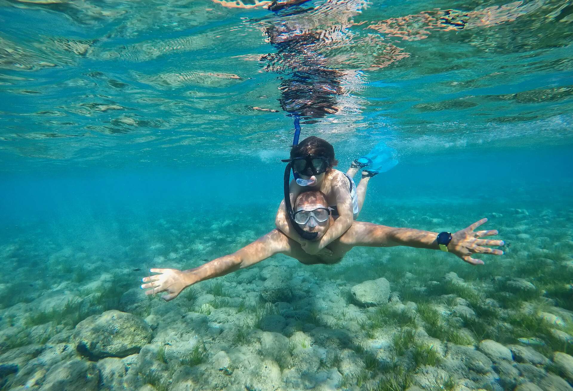 THEME_PEOPLE_KID_MAN_SNORKELING_SEA_GettyImages-829364576