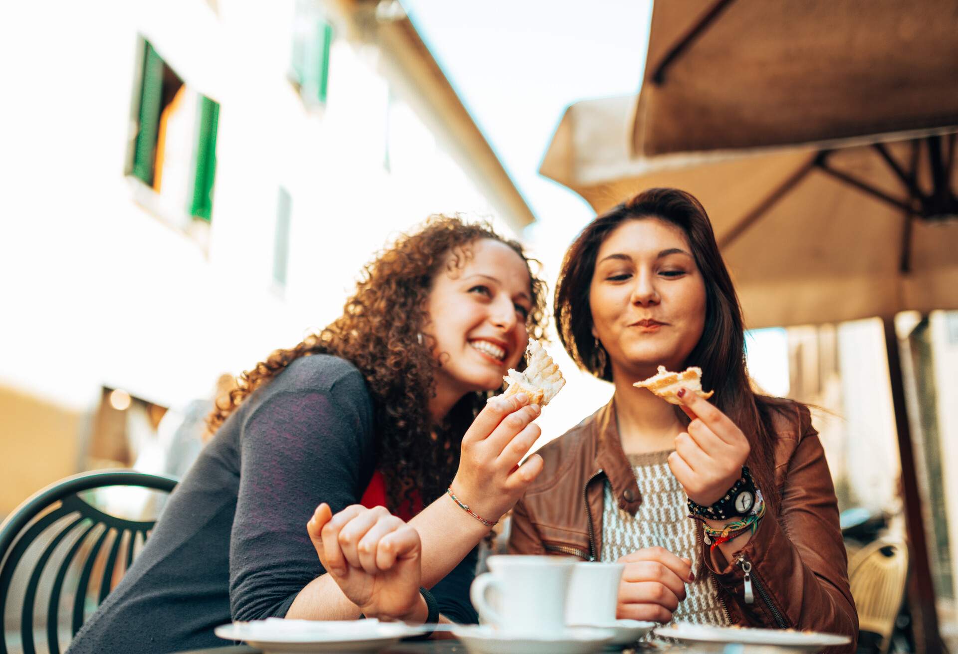 THEME_PEOPLE_WOMEN_CAFE_COFFEE_CAKE_GettyImages-1364099157