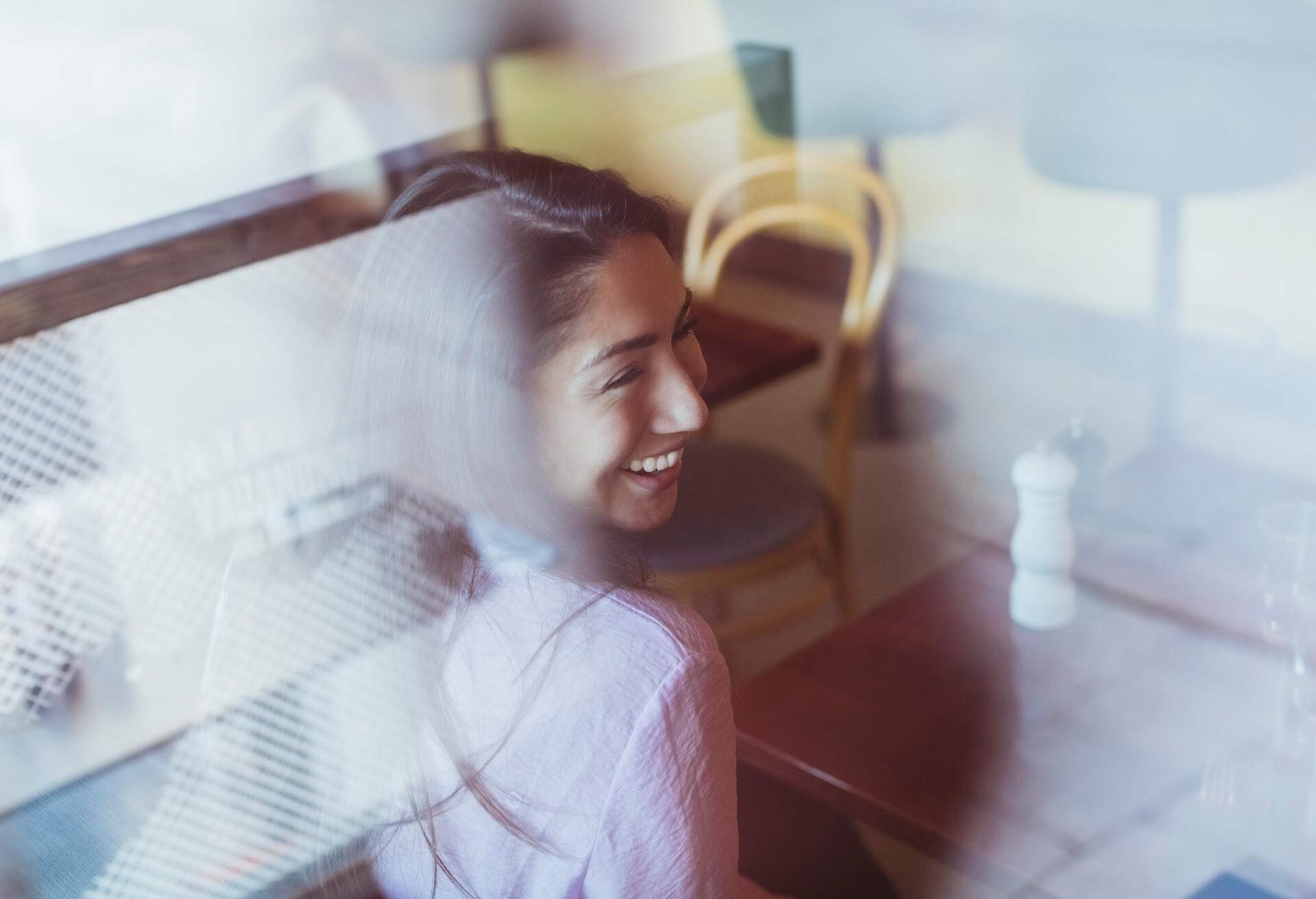 PEOPLE_WOMAN_WINDOW_RESTAURANT_CAFE