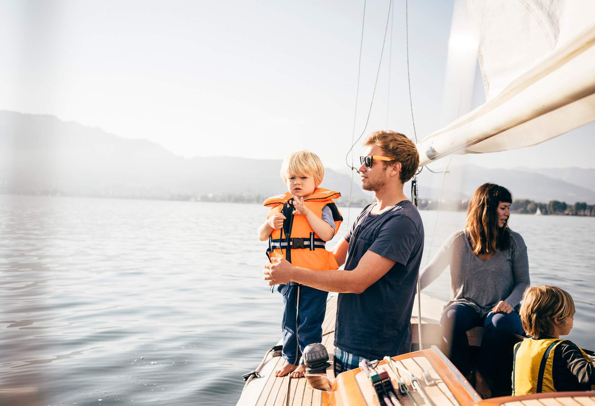 THEME_SAILING_FAMILY_PEOPLE_CHILD-KIDS-GettyImages-1140204065