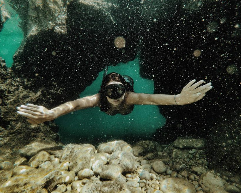 woman_snorkeling_diving