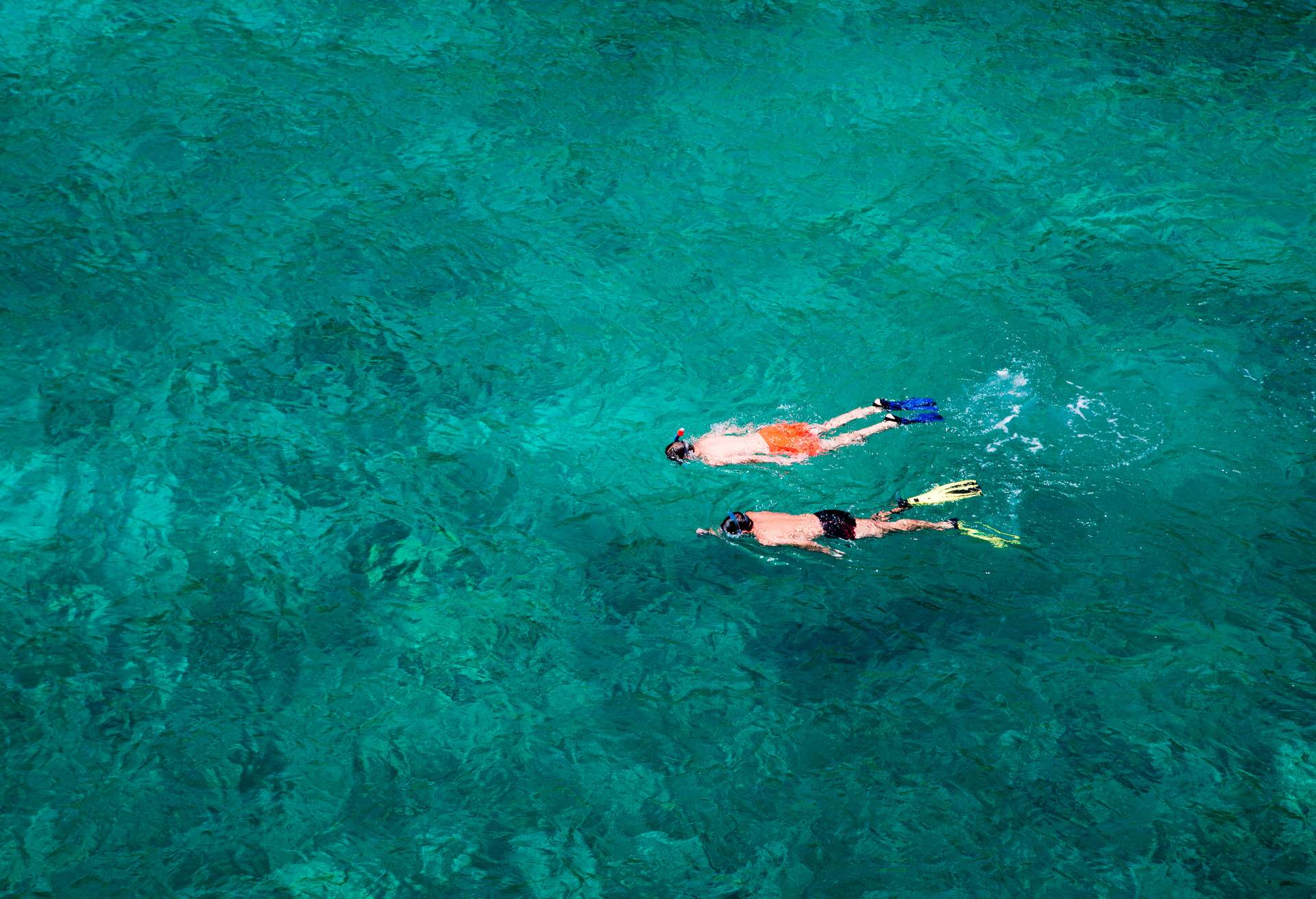 THEME_COUPLE_SNORKELLING_GettyImages-675756615