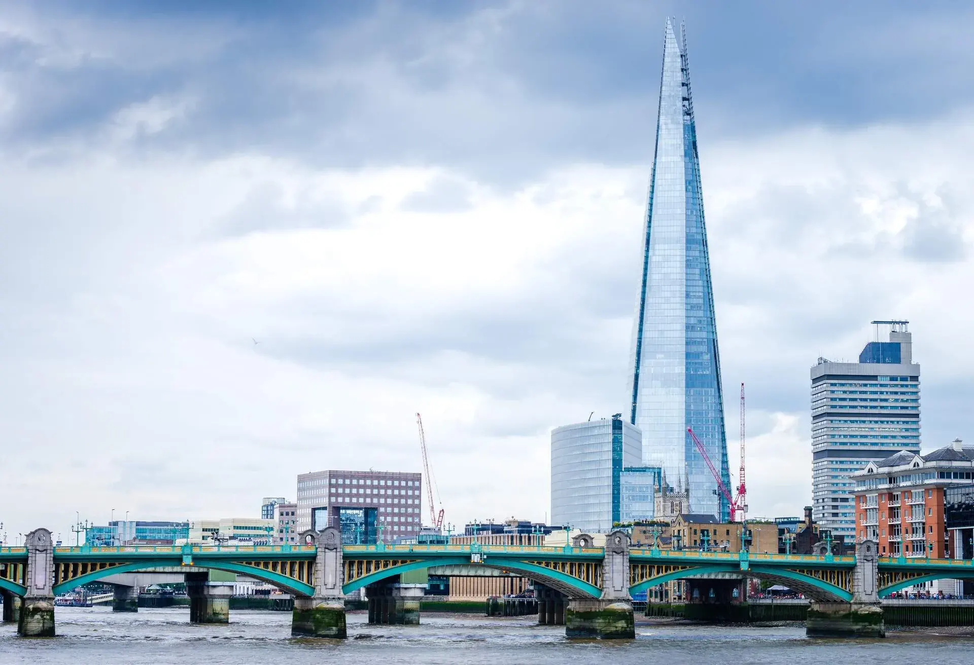 DEST_UK_ENGLAND_LONDON-shutterstock-premier_733307950