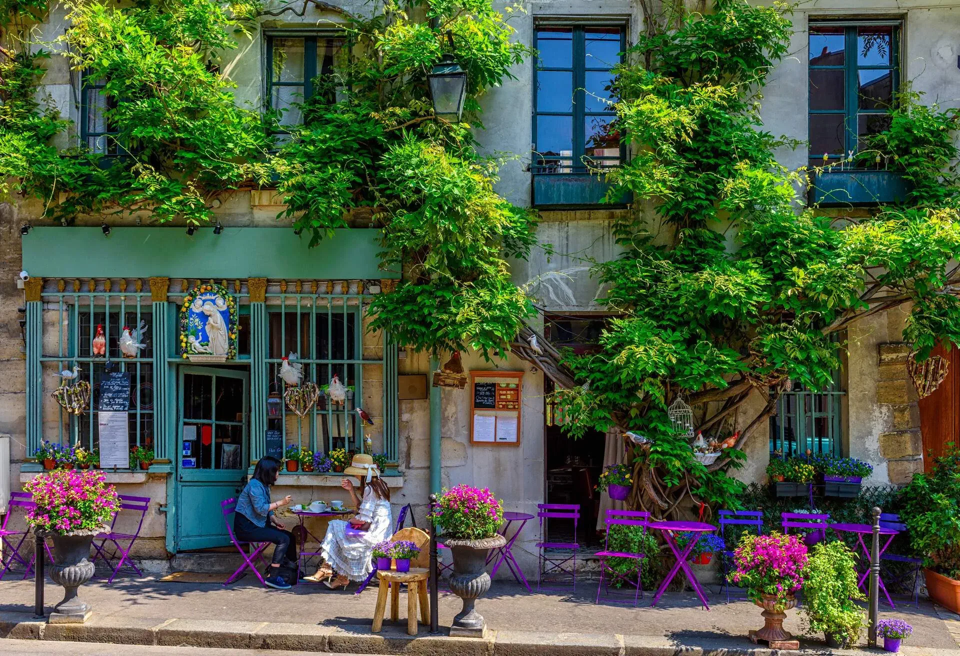 dest_france_paris-shutterstock-premier_1228255978_universal_within-usage-period_40387