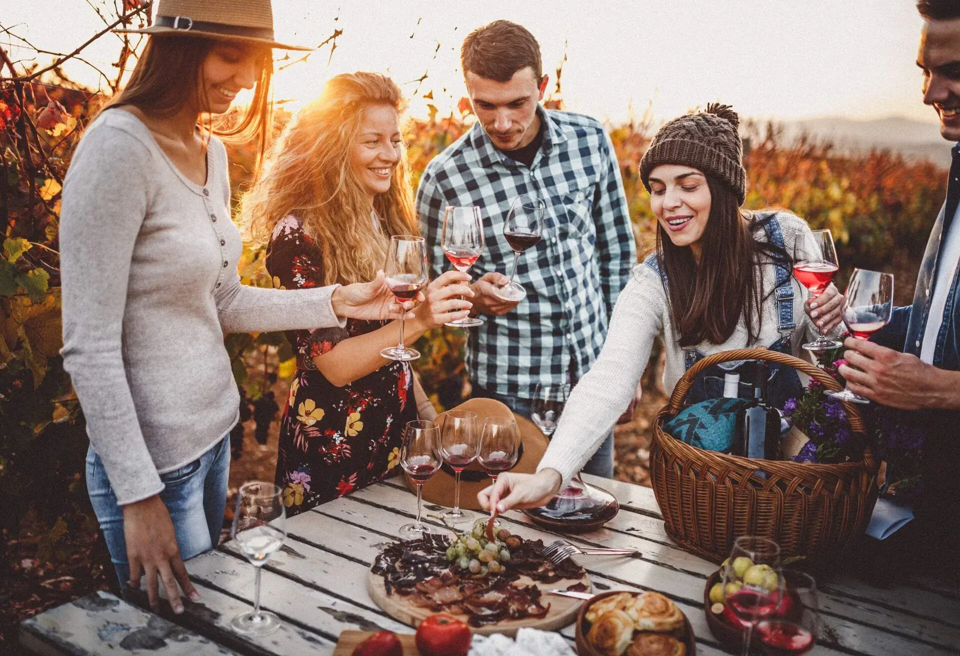 THEME_PEOPLE_WINE-TASTING_GettyImages-1061305730