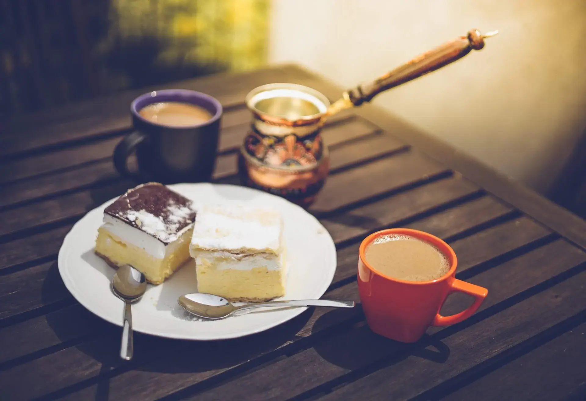THEME_FOOD_CROATIAN_Kremsnita_Coffee_GettyImages-1324514781