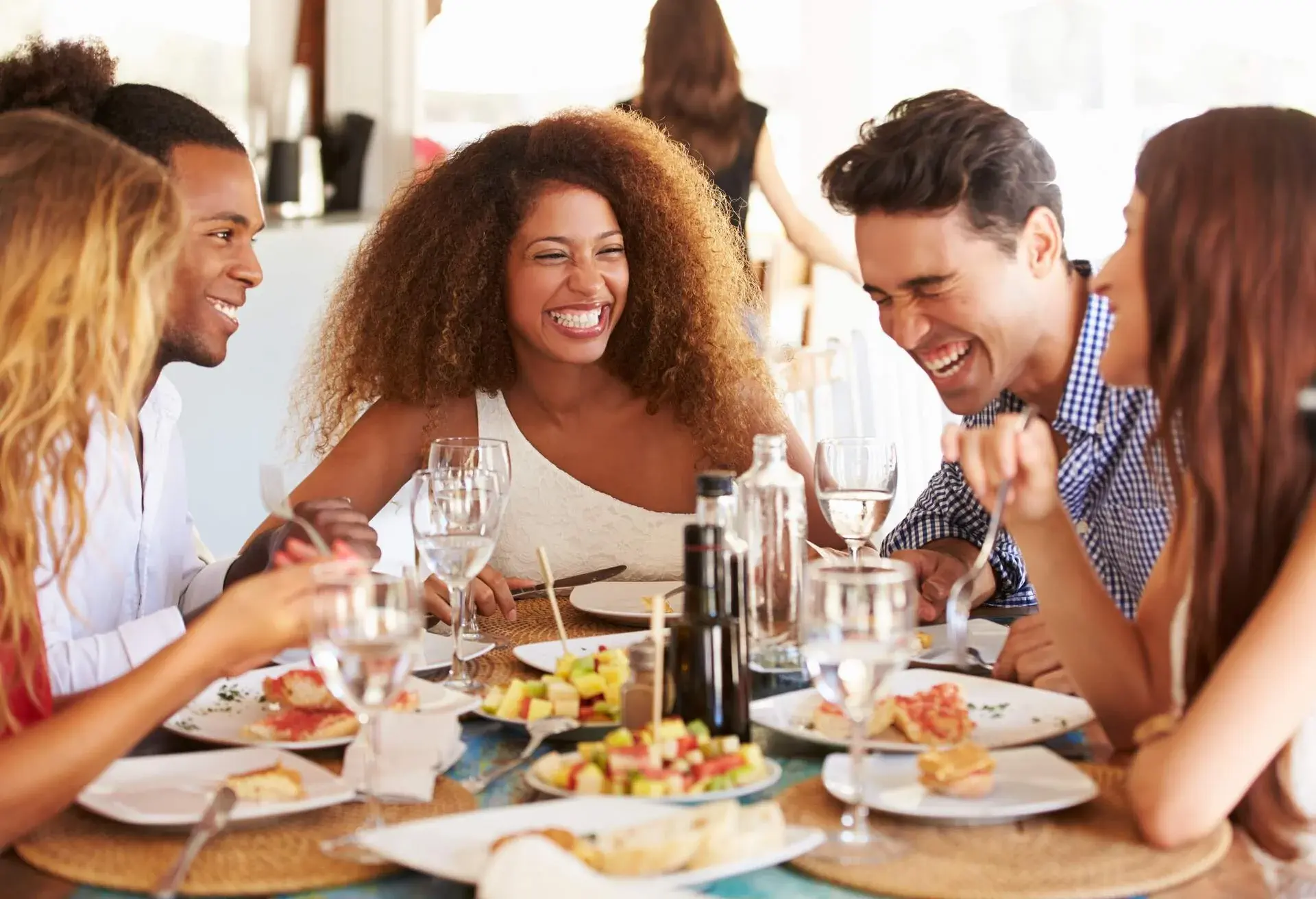 THEME_PEOPLE_FRIENDS_DINING_RESTAURANT_FOOD-shutterstock-portfolio_223908613.jpg