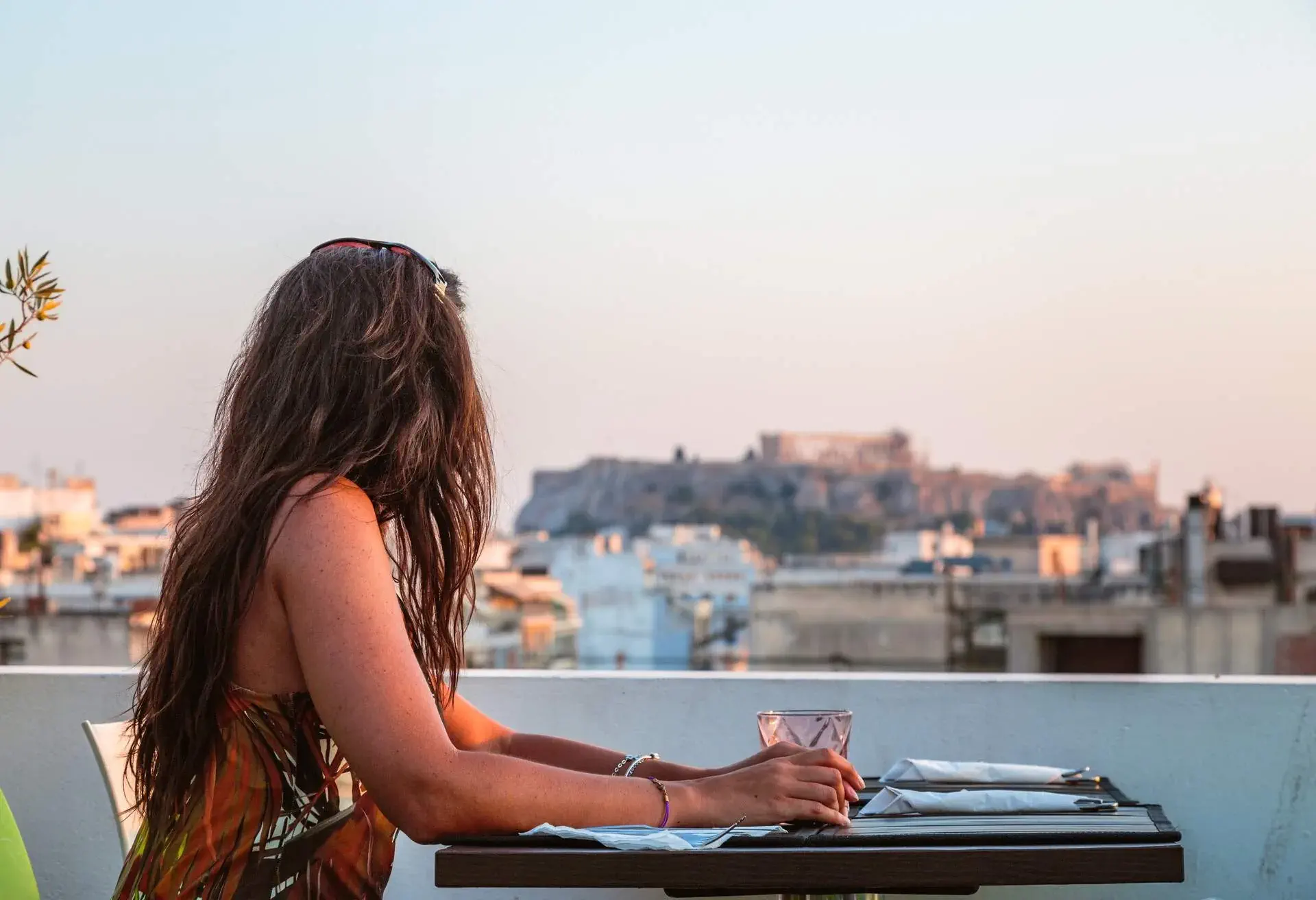 DEST_GREECE_ATHENS_THEME_RESTAURANT_ROOFTOP_GettyImages-663377436.jpg