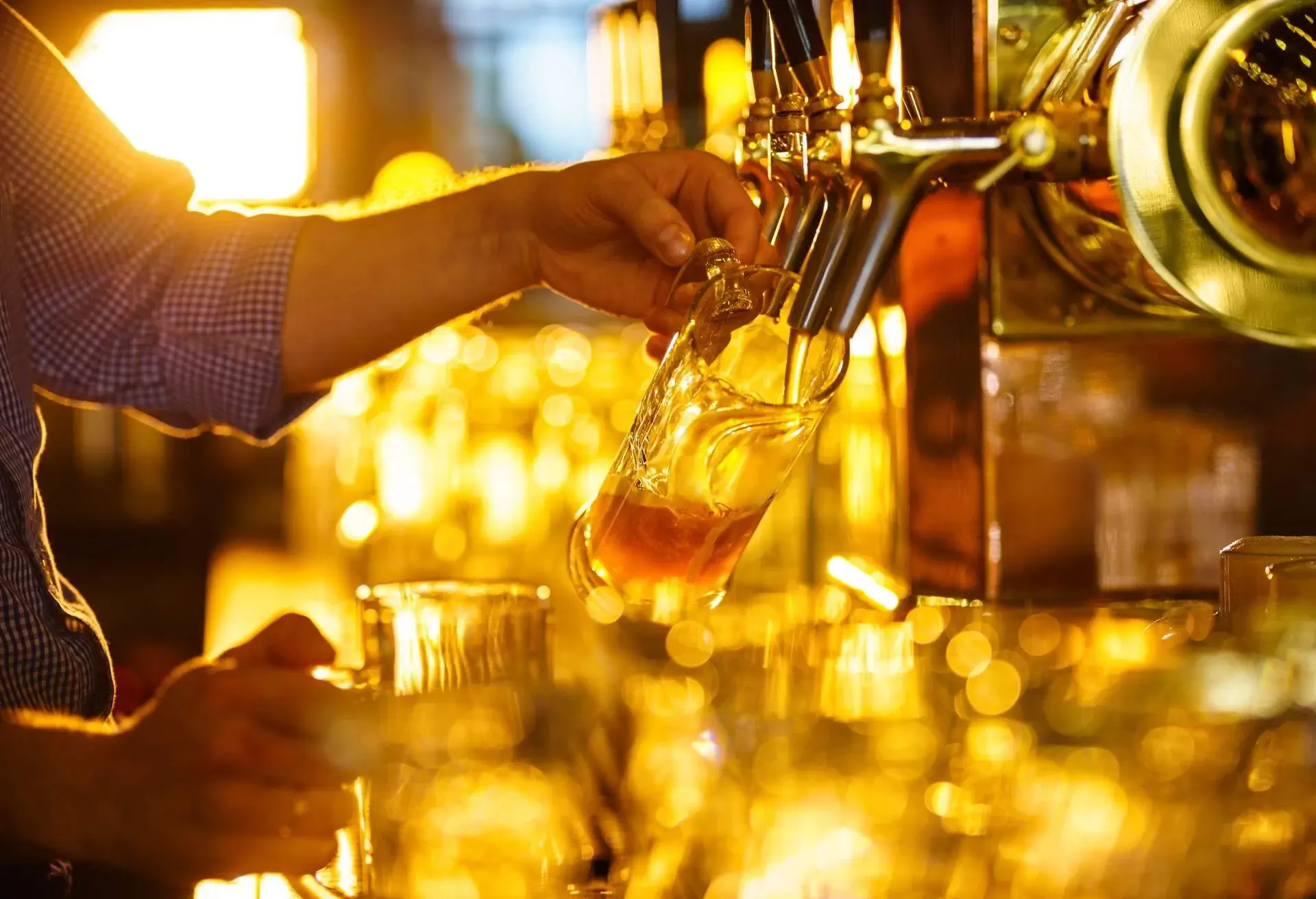 THEME_FOOD_BEER_POURING_FROM_THE_TAP_GettyImages-585184912