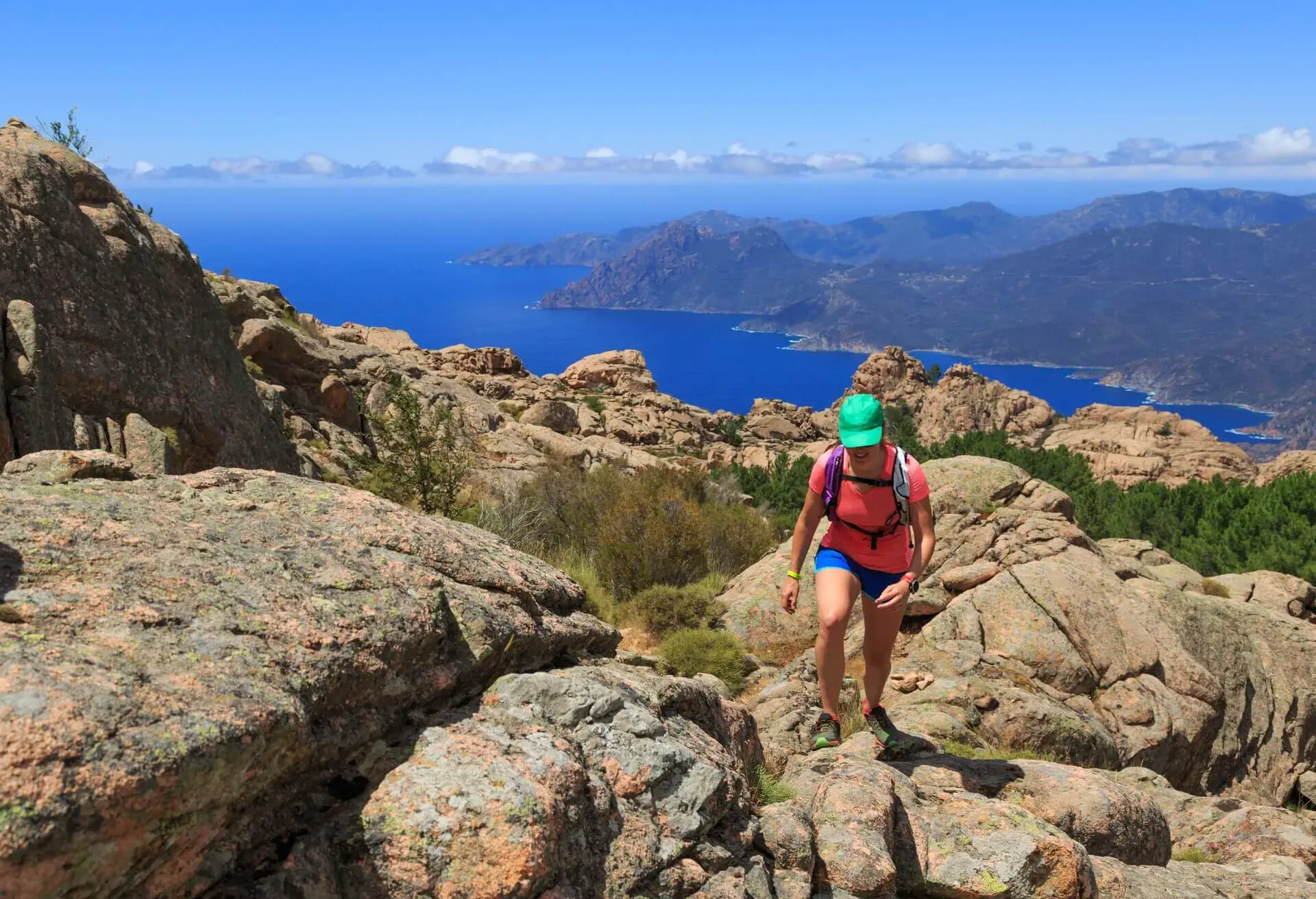 dest_france_corsica_piana_calanques-de-piana_theme_hiking_shutterstock_692195398_kayak_within-usage-period_32019