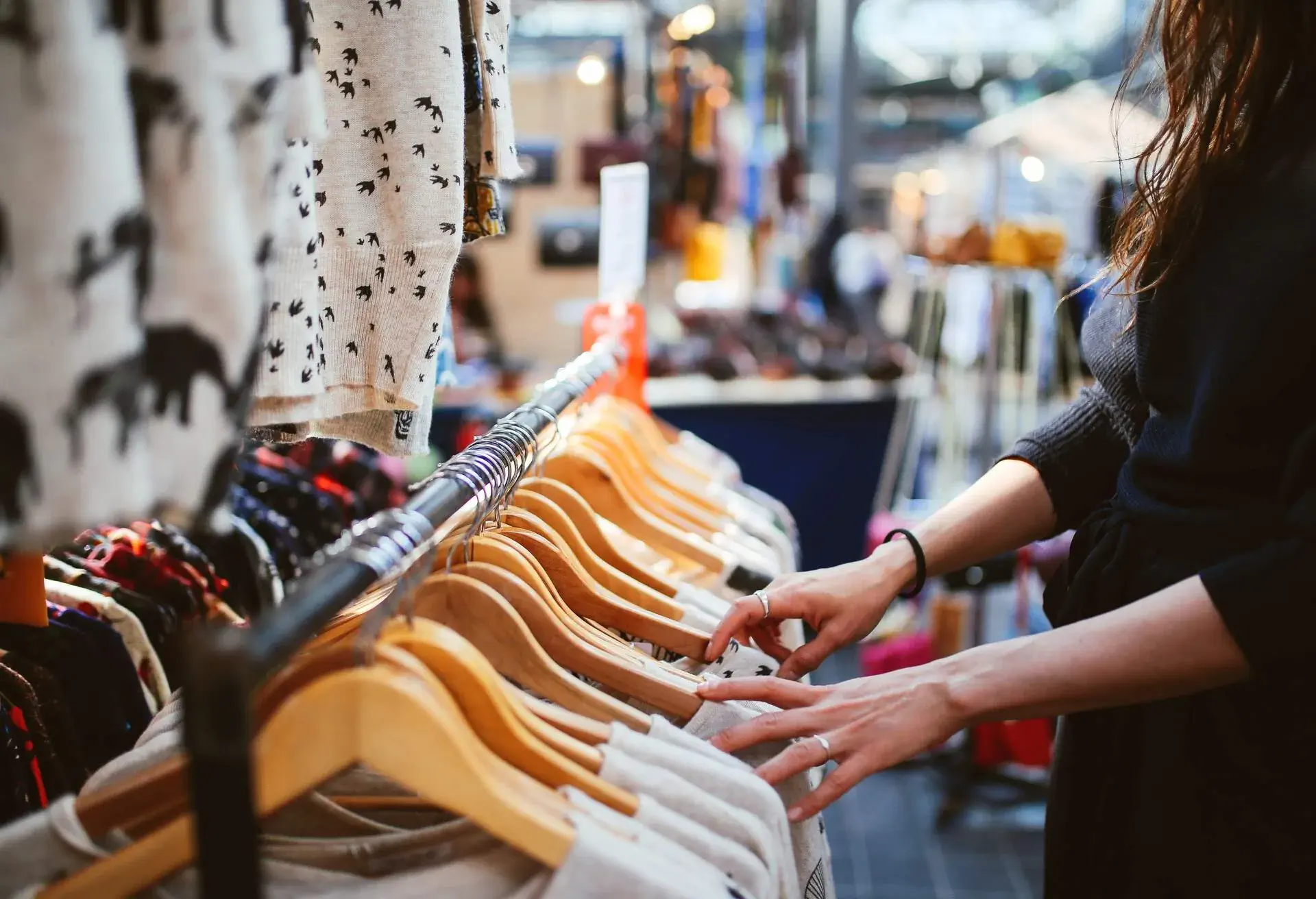 THEME_FLEA-MARKET_ANTIQUES_SHOPPING_GettyImages-881096270