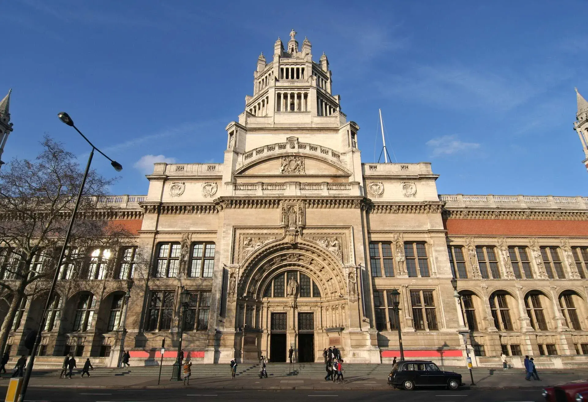DEST_UK_LONDON_VICTORIA-AND-ALBERT-MUSEUM_GettyImages-92188393
