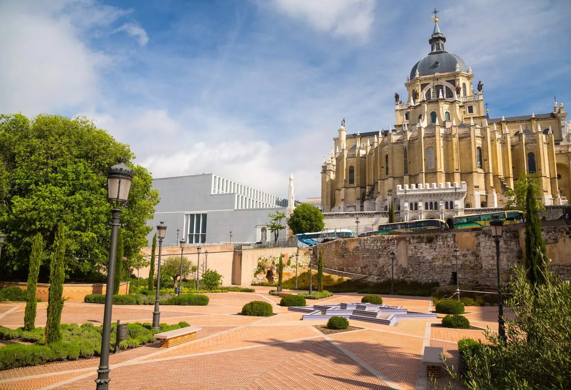 DEST_SPAIN_MADRID_ALMUDENA_CATHERDRAL_ANCIENT_WALLS_GettyImages-590571632