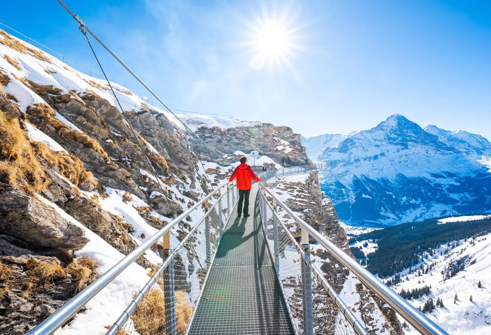 THEME_PEOPLE_TOURIST_STANDING_ON_SUSPENDED_WALKWAY_GettyImages-1144161586