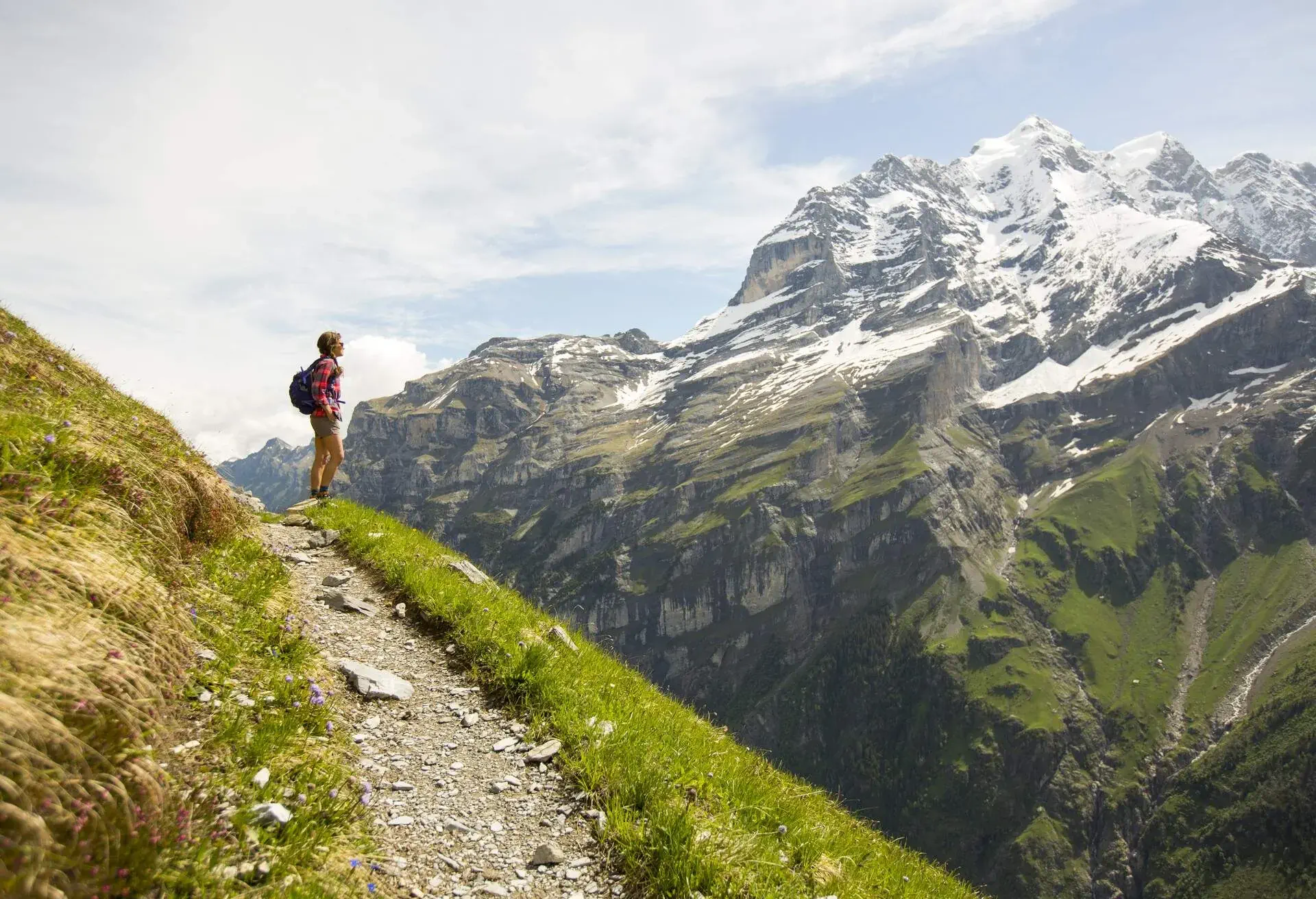 dest_switzerland_lauterbrunnen_alps_mountains_person_hiking_gettyimages-675262719_universal_within-usage-period_81031