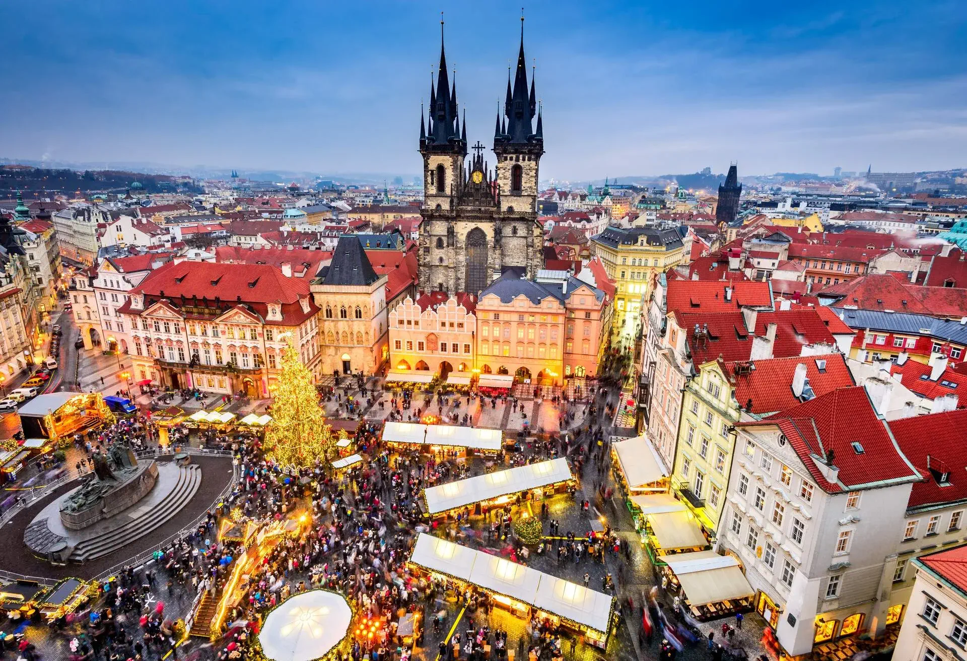 DEST_CZECHIA_PRAGUE_THEME_CHRISTMAS_GettyImages-827603792