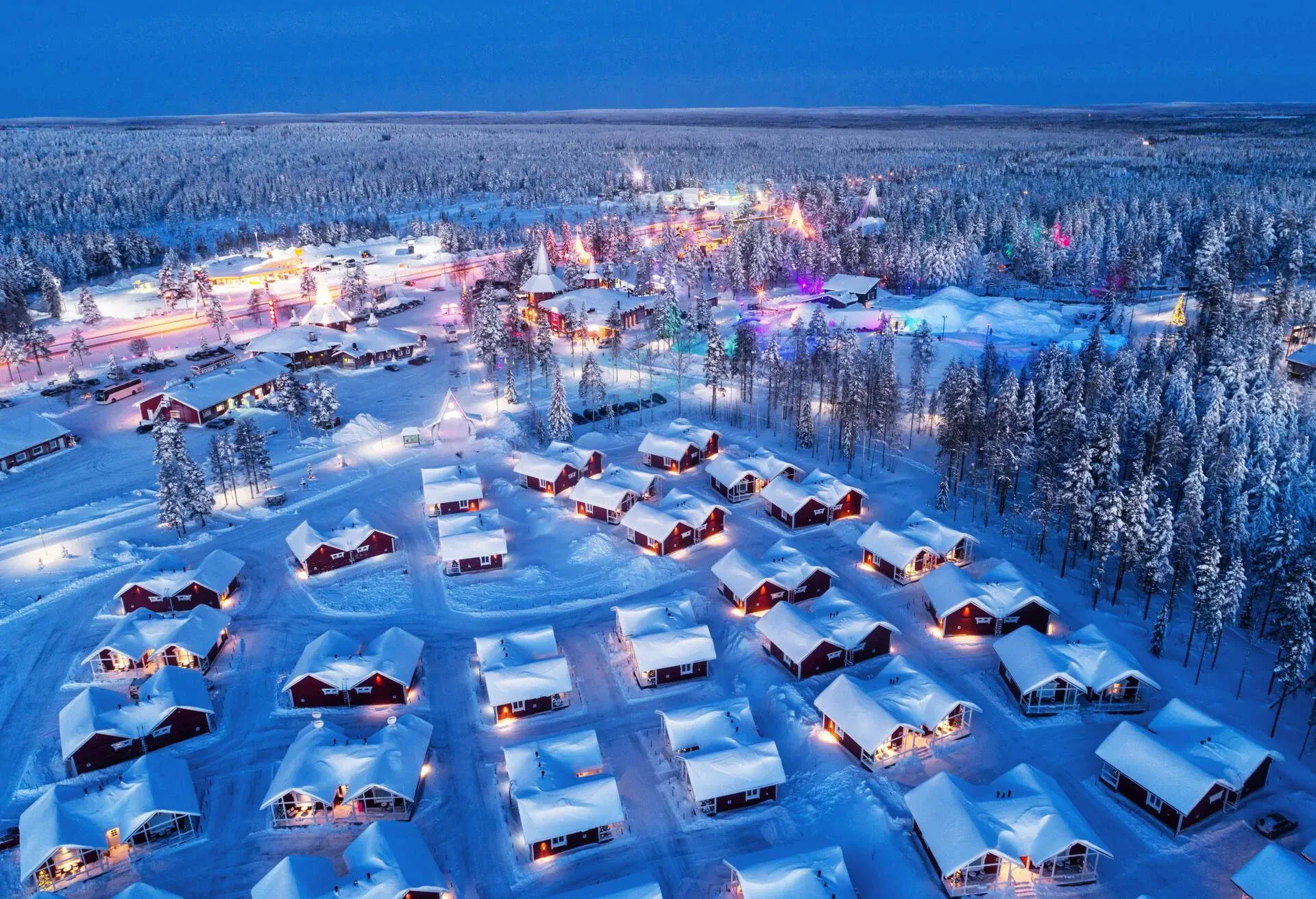 DEST_FINLAND_ROVANIEMI_SANTA_VILLAGE_shutterstock-portfolio_1219316851