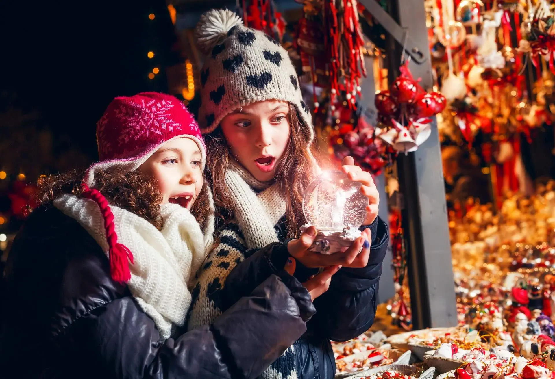 PEOPLE_CHILDREN_CHRISTMAS_MARKET