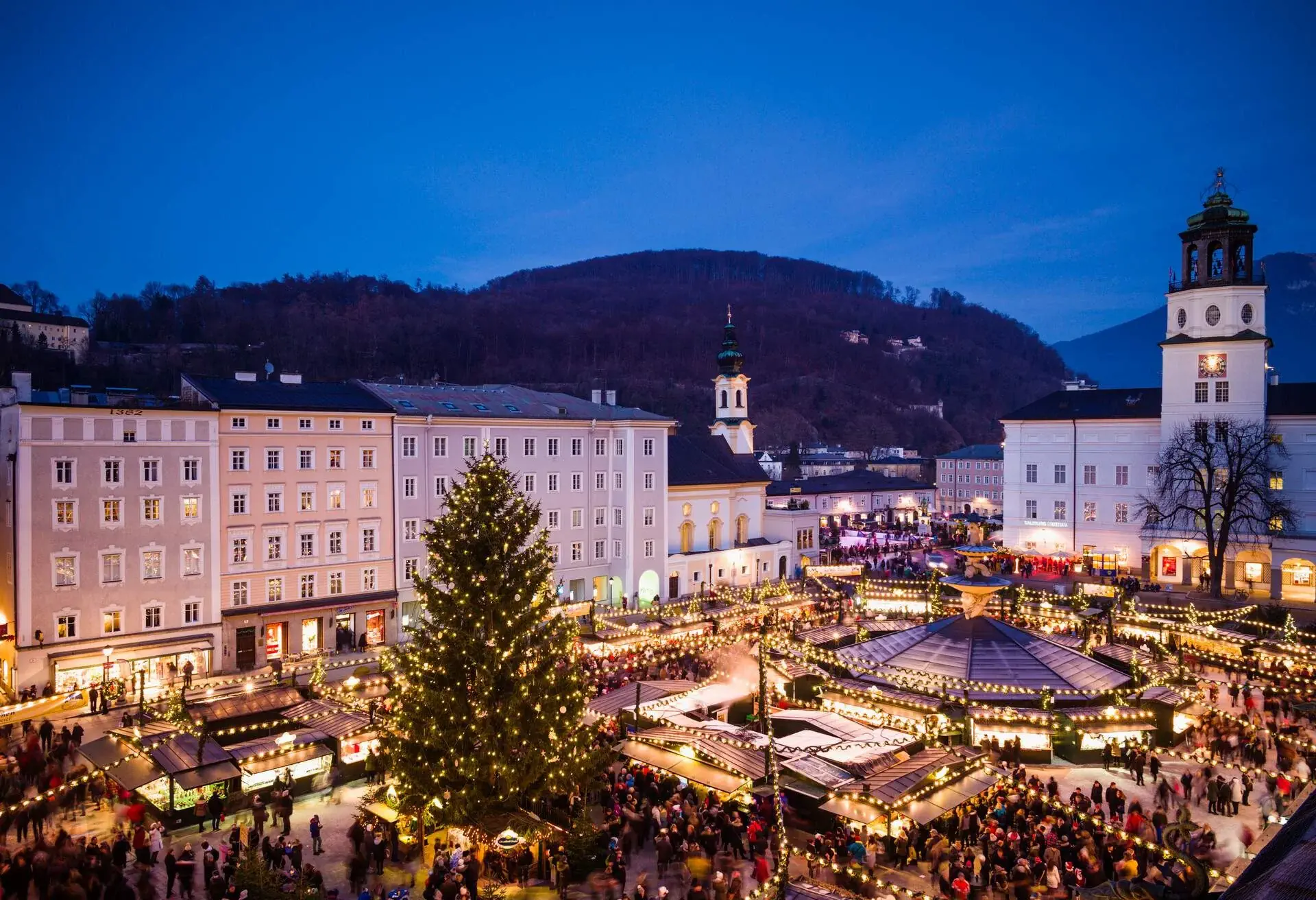 Austria, Salzburgerland, Salzburg, Christmas Market, Residenzplatz, elevated view, dusk