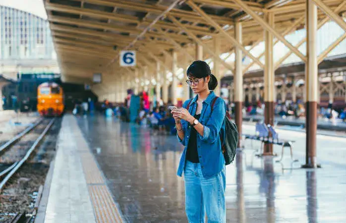 DEST_THAILAND_THEME_DEVICE_TRAIN_PEOPLE-shutterstock-premier_1218599821_Universal_Within-usage-period_33448.jpg