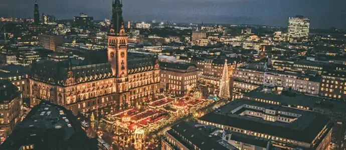 hamburg-weihnachtsmarkt-rathausmarkt.jpg