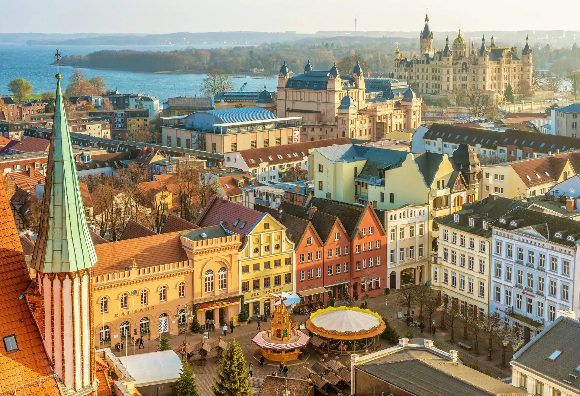 DEST_GERMANY_SCHWERIN_CHRISTMAS_MARKET_GettyImages-526724399
