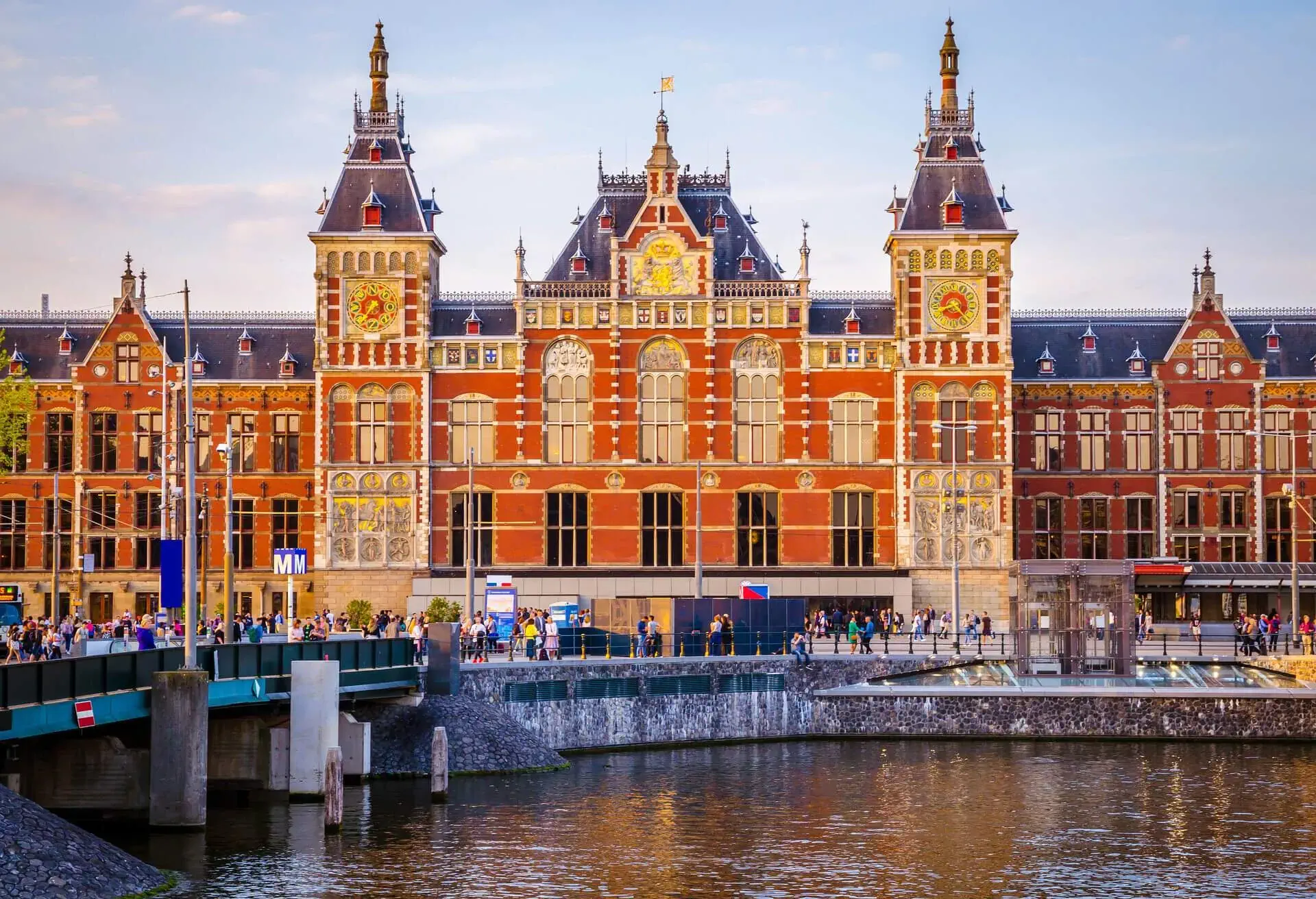 netherlands amsterdam central train station
