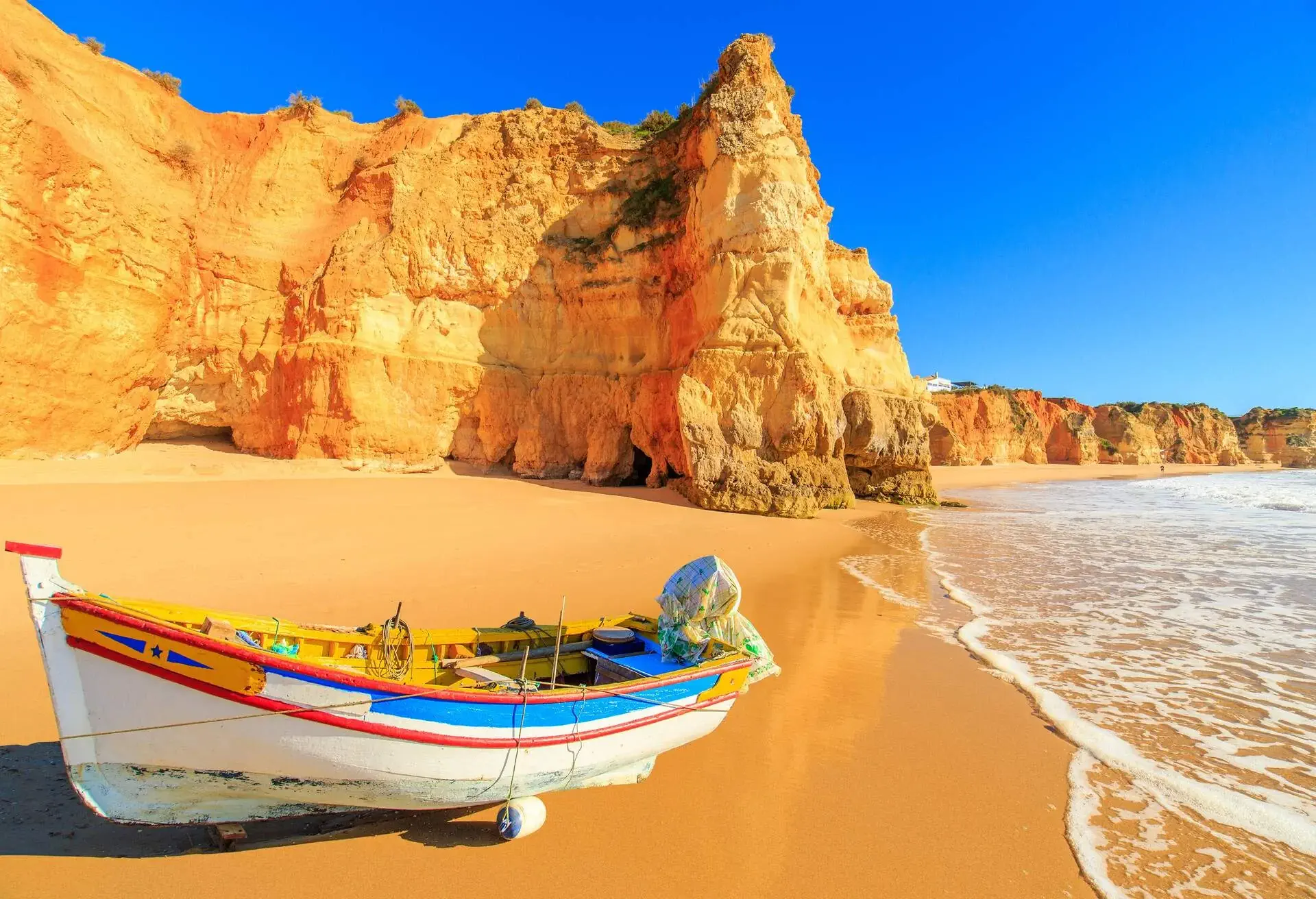 dest_portzugal_algarve_portimao_praia-da-rocha_gettyimages-637717360_universal_within-usage-period_27507
