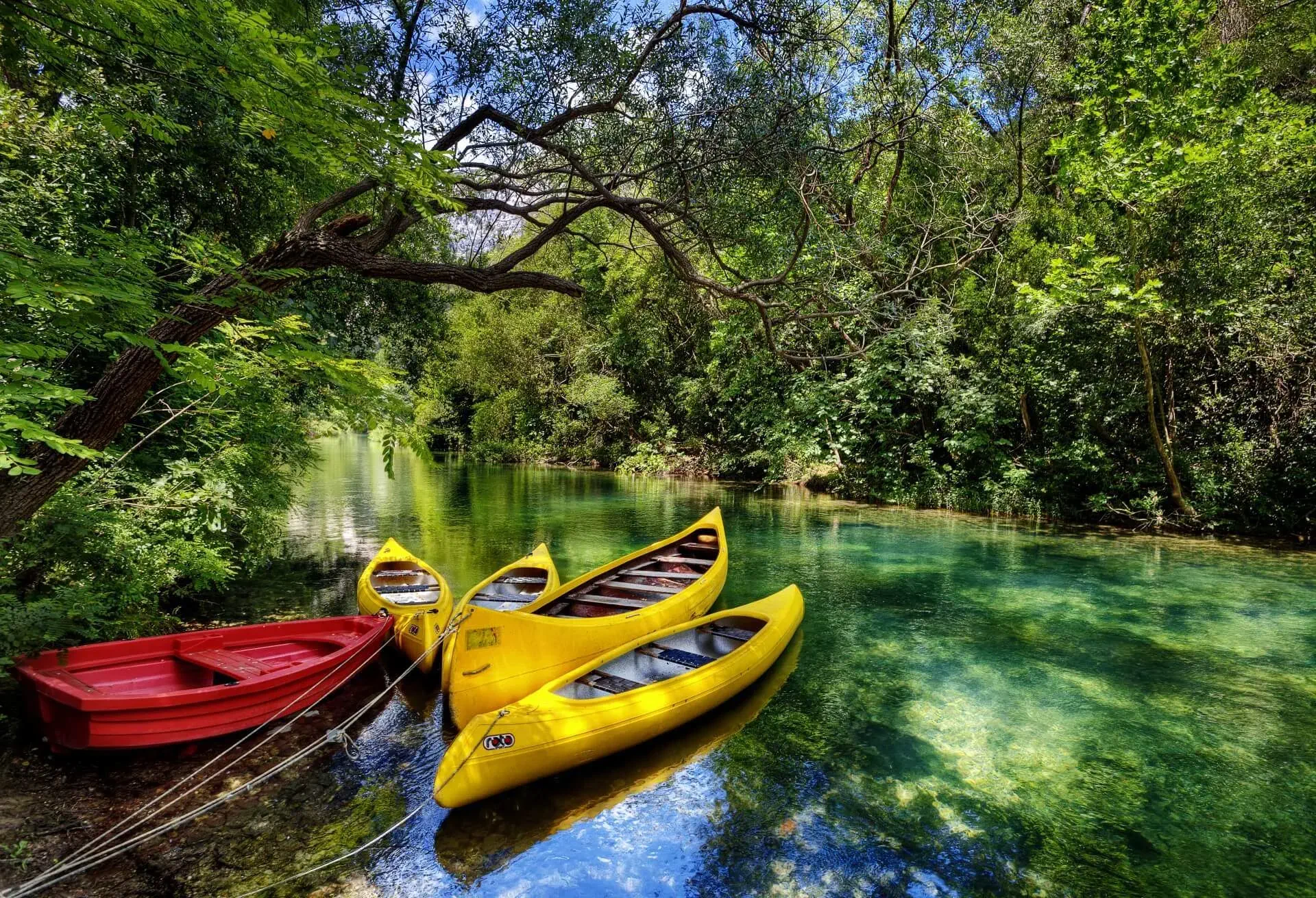 dest_croatia_dalmatia_split_radmanove_minice_river-cetina_gettyimages-528411964
