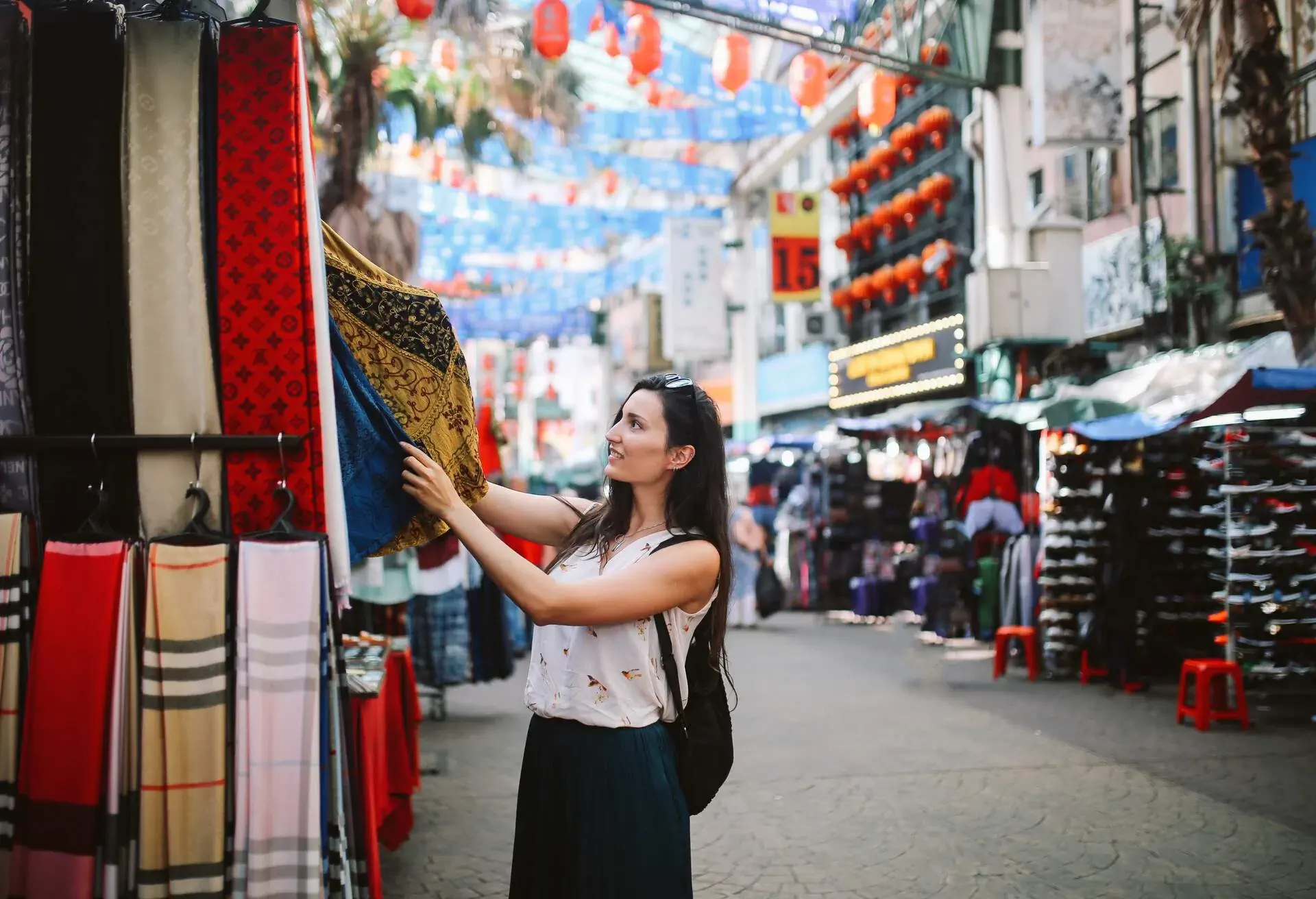 DEST_MALAYSIA_KUALA-LUMPUR_THEME_MARKET_SHOPPING_GettyImages-1063302052