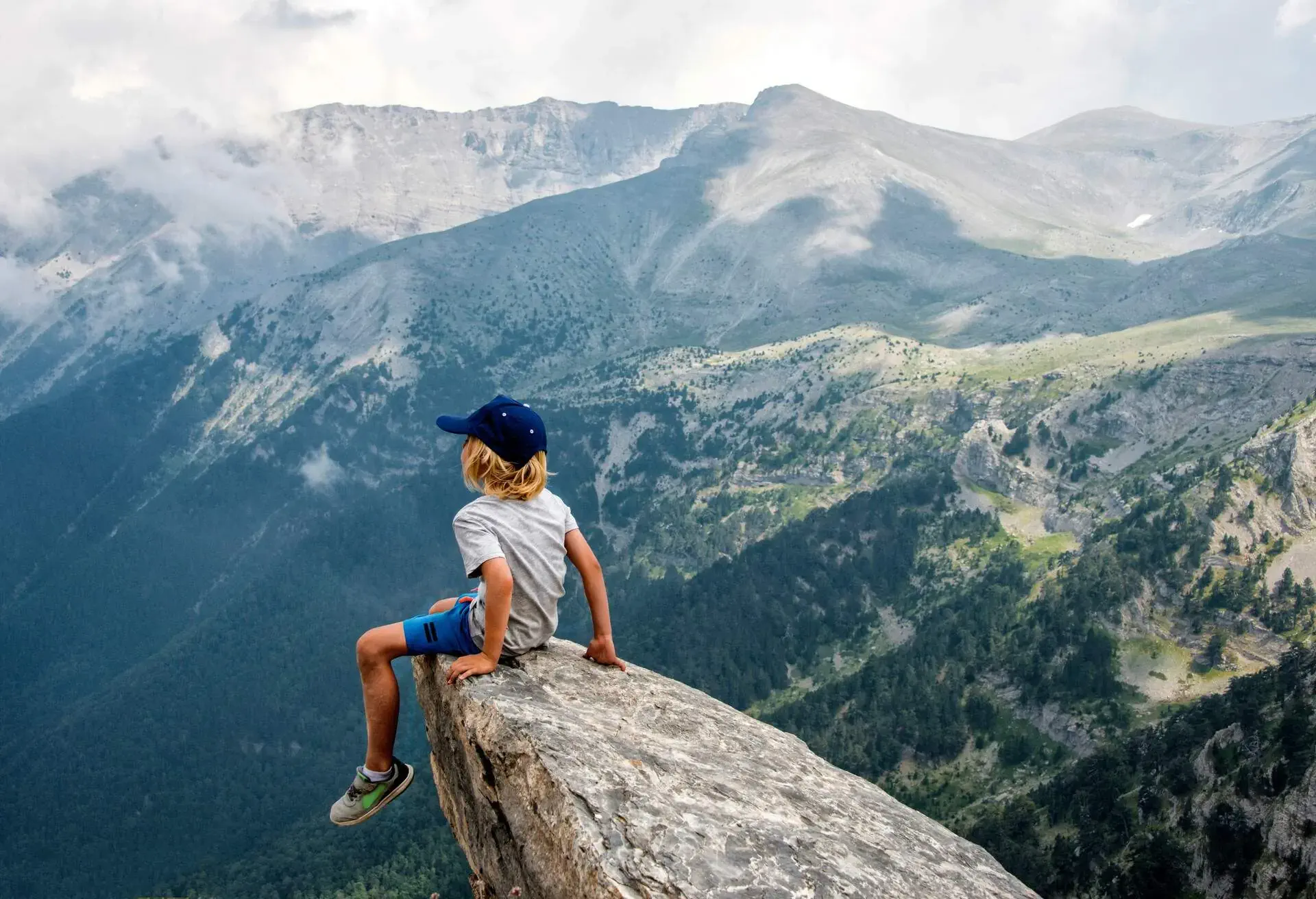 DEST_GREECE_MOUNT_OLYMPUS_THEME_PEOPLE_KIDS_CHILD_GettyImages-1058014072