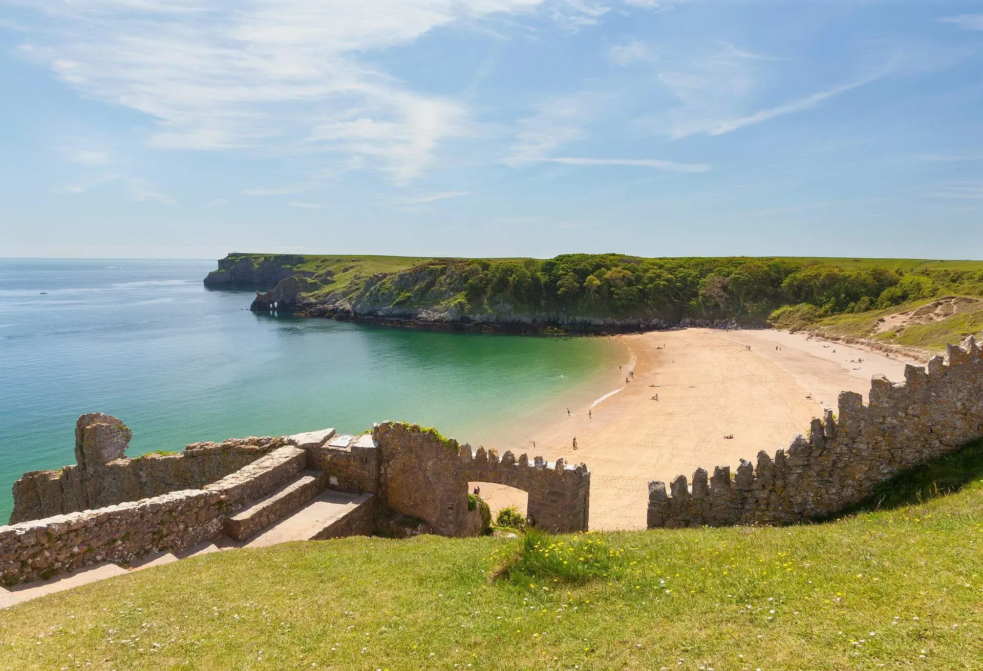 DEST_UK_WALES_PEMBROKESHIRE_BARAFUNDLE-BAY_shutterstock-portfolio_1105380788