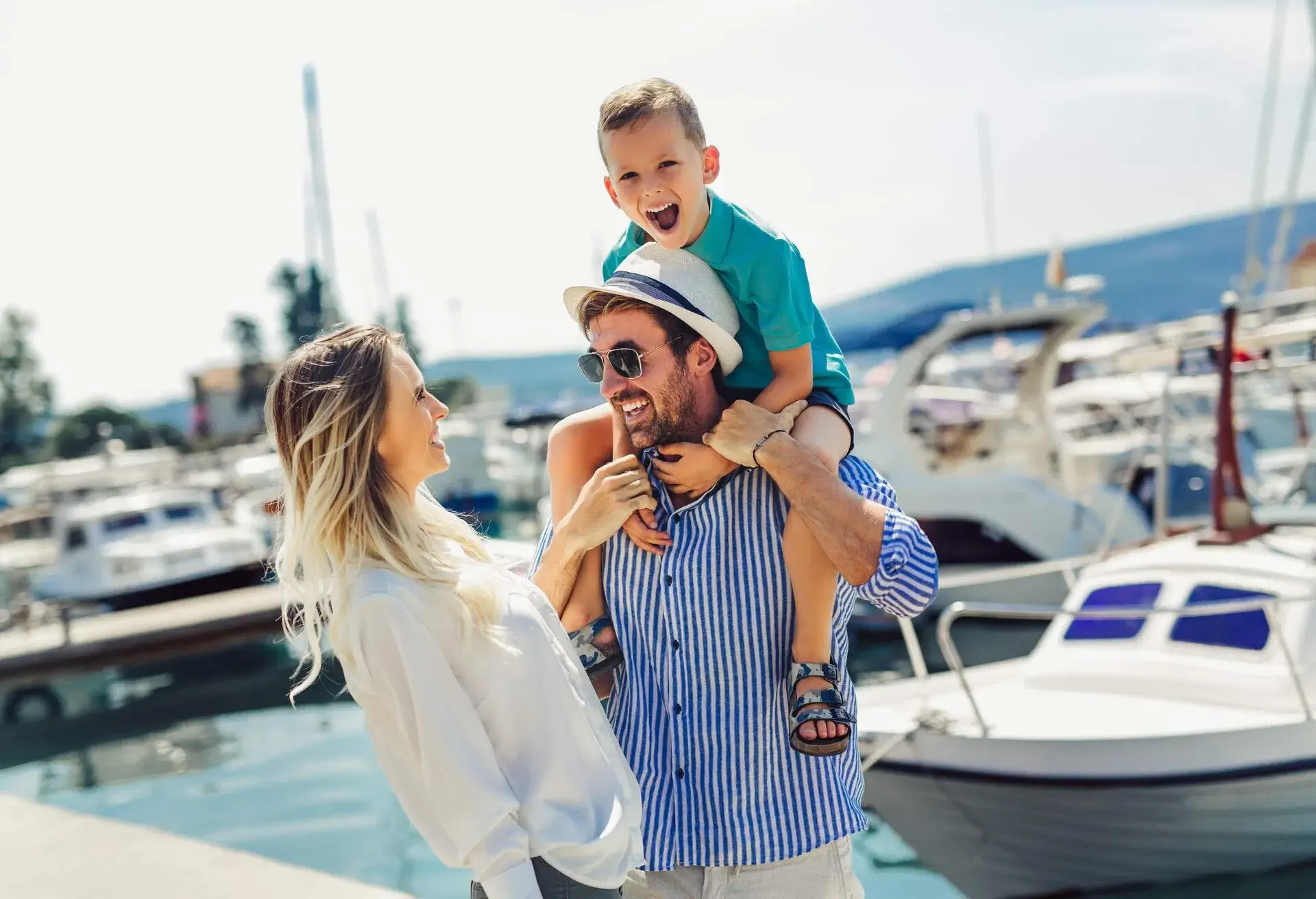 THEME_PEOPLE_PERSON_FAMILY_CHILD_BOAT_ADVENTURE_TRAVEL_VACATION-shutterstock-portfolio_1251628243