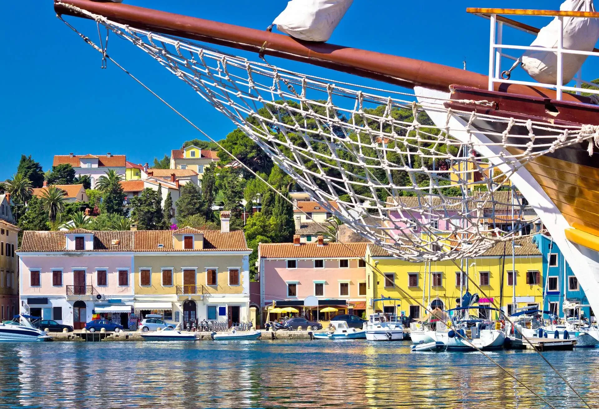DEST_CROATIA_Losinj-Island_GettyImages-531399055