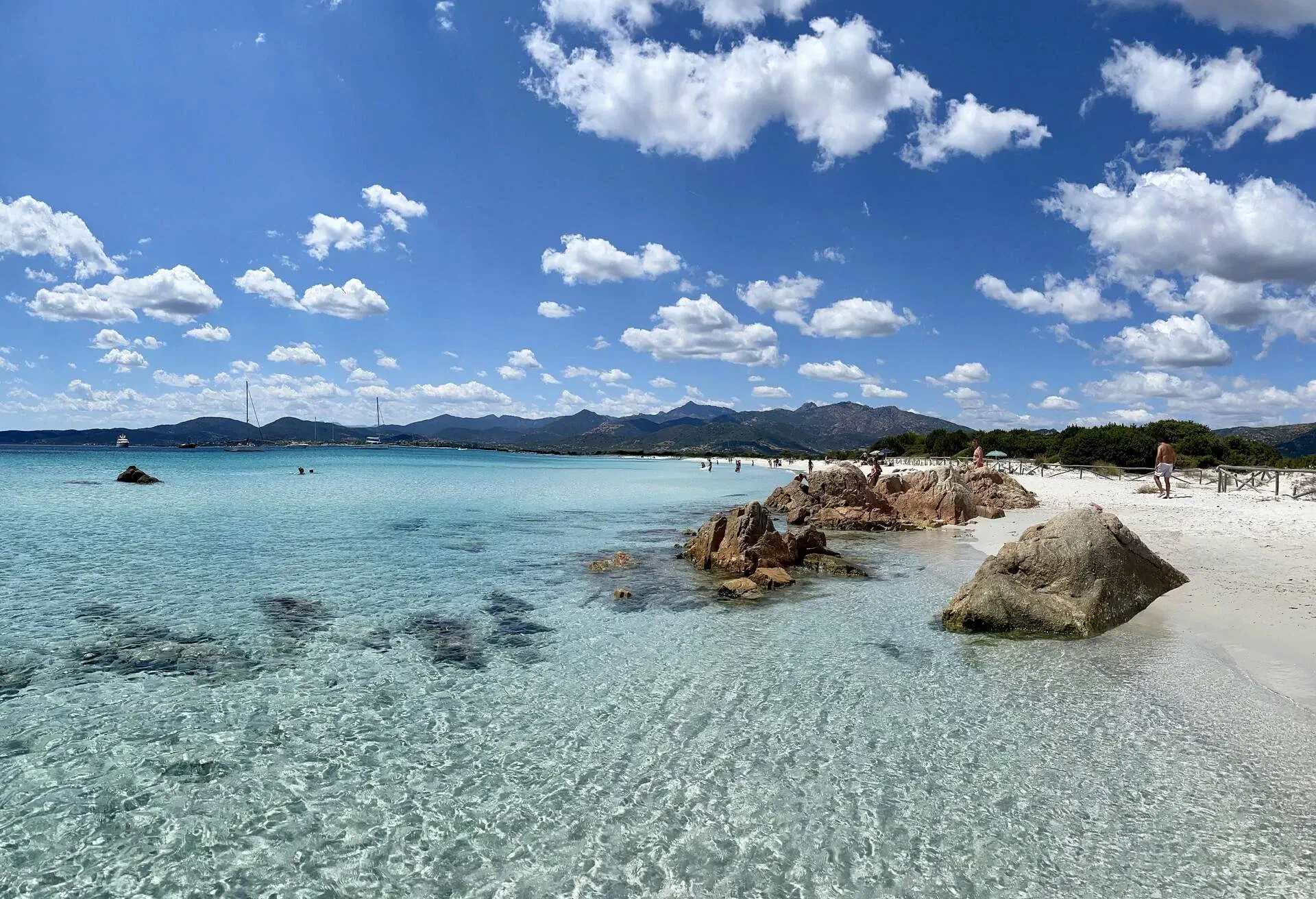 dest_italy_sardinia_cinta_beach_gettyimages-1338232392_universal_within-usage-period_82577