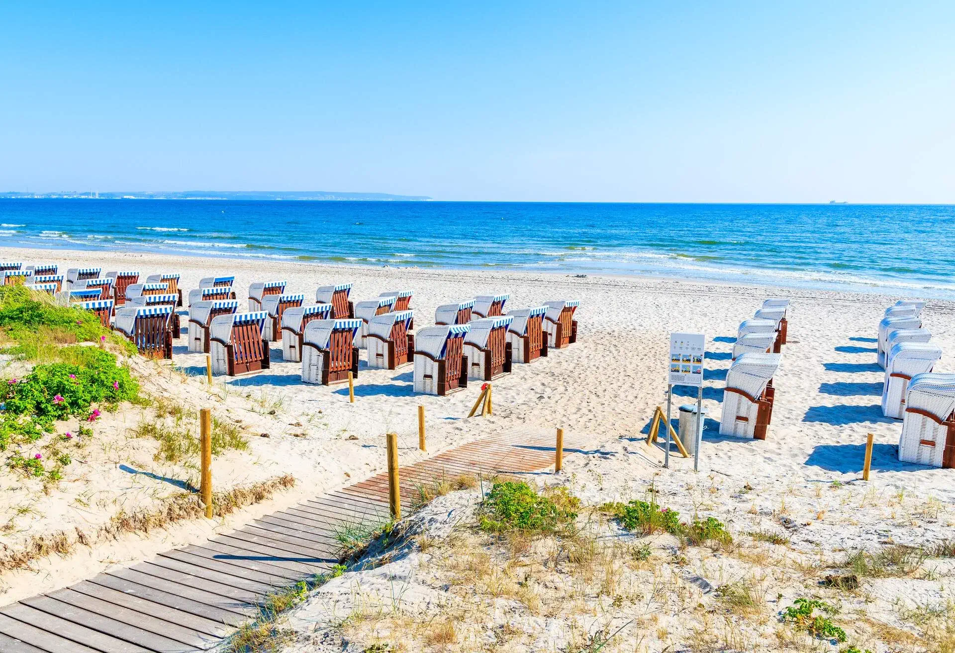 dest_germany_mecklenburg-vorpommern_binz_shutterstock-premier_1296296320_universal_within-usage-period_39373