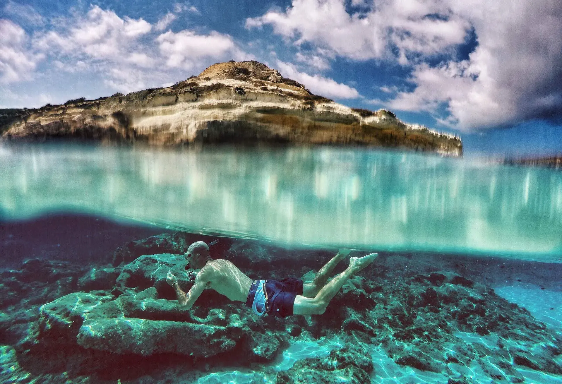 dest_italy_sicily_lampedusa_theme_snorkelling_diving_gettyimages-691141477_universal_within-usage-period_82579