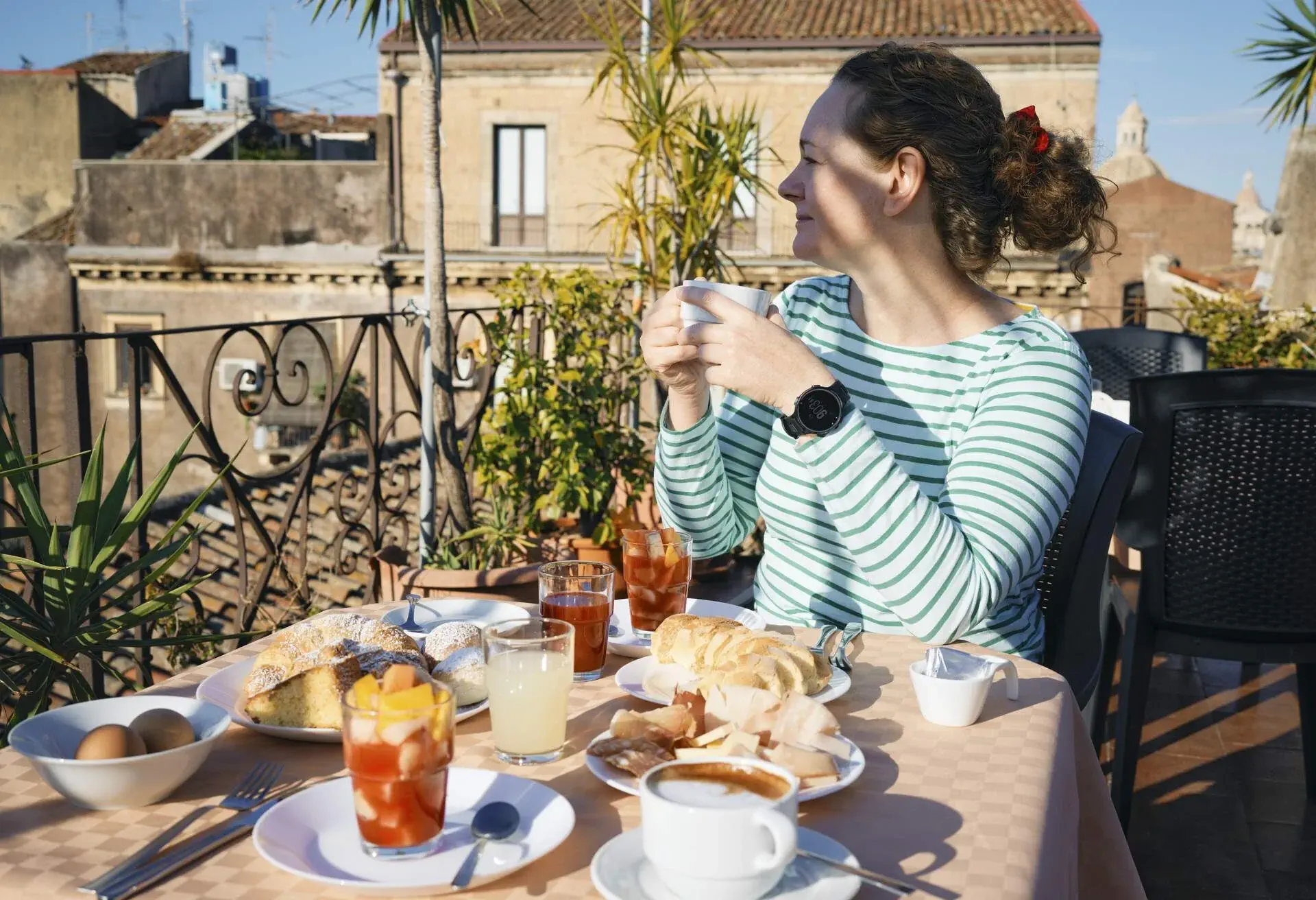 italy_catania_theme_food_italian_breakfast_people