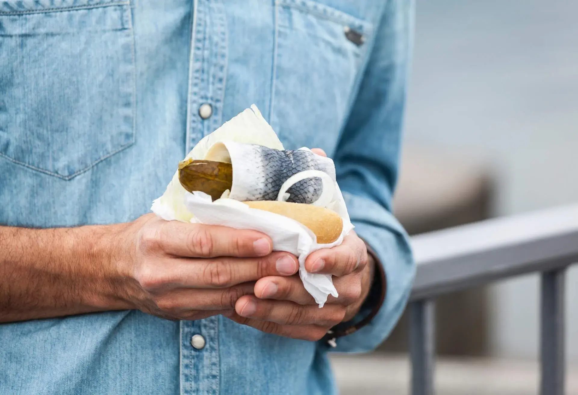 DEST_GERMANY_LÜBECK_FISH_SANDWICH_GettyImages-589935789