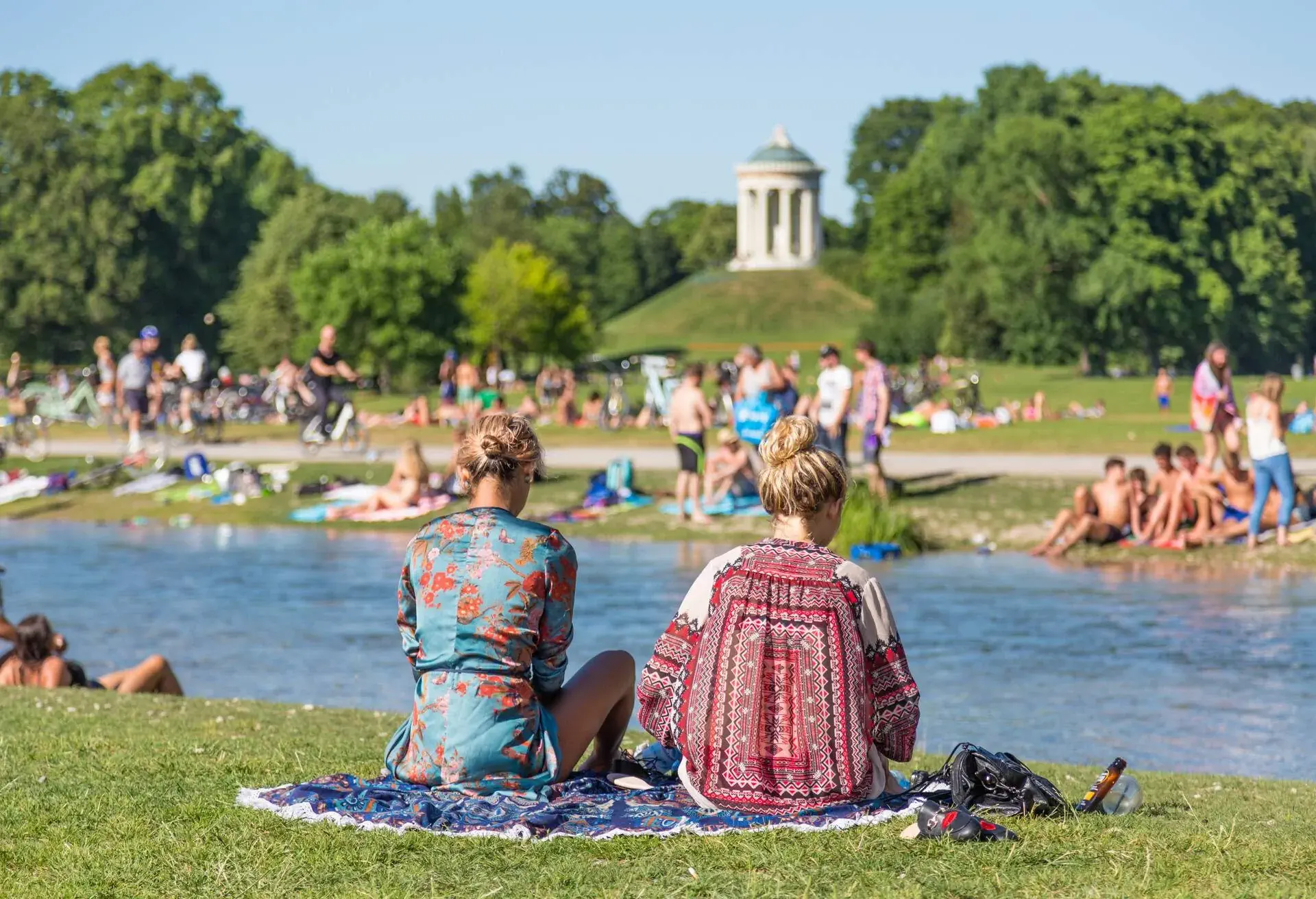 dest_germany_munich_people-enjoying-summer-in-the-englischer-garten_shutterstock-premier_676253638_momondo_within-usage-period_28272