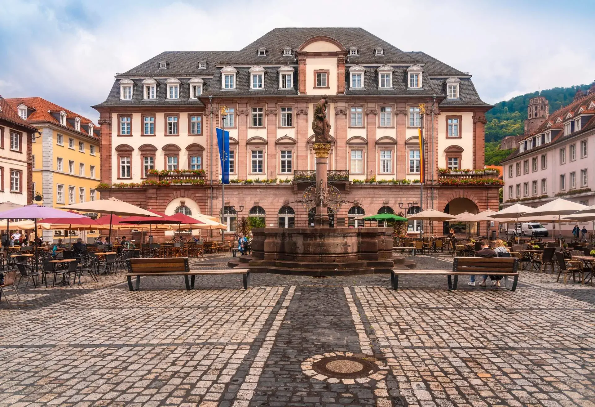 DEST_GERMANY_HEIDELBERG_MARKET_SQUARE_GettyImages-1305940498
