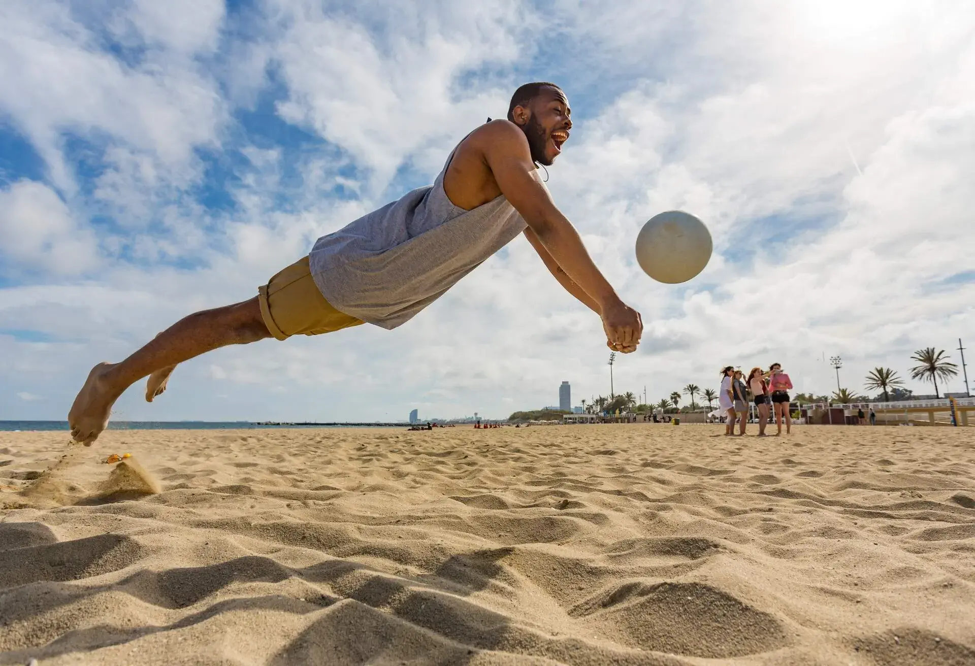 DEST_SPAIN_BARCELONA_BARCELONETA_THEME_BEACH_VOLLEY_GettyImages-636867944