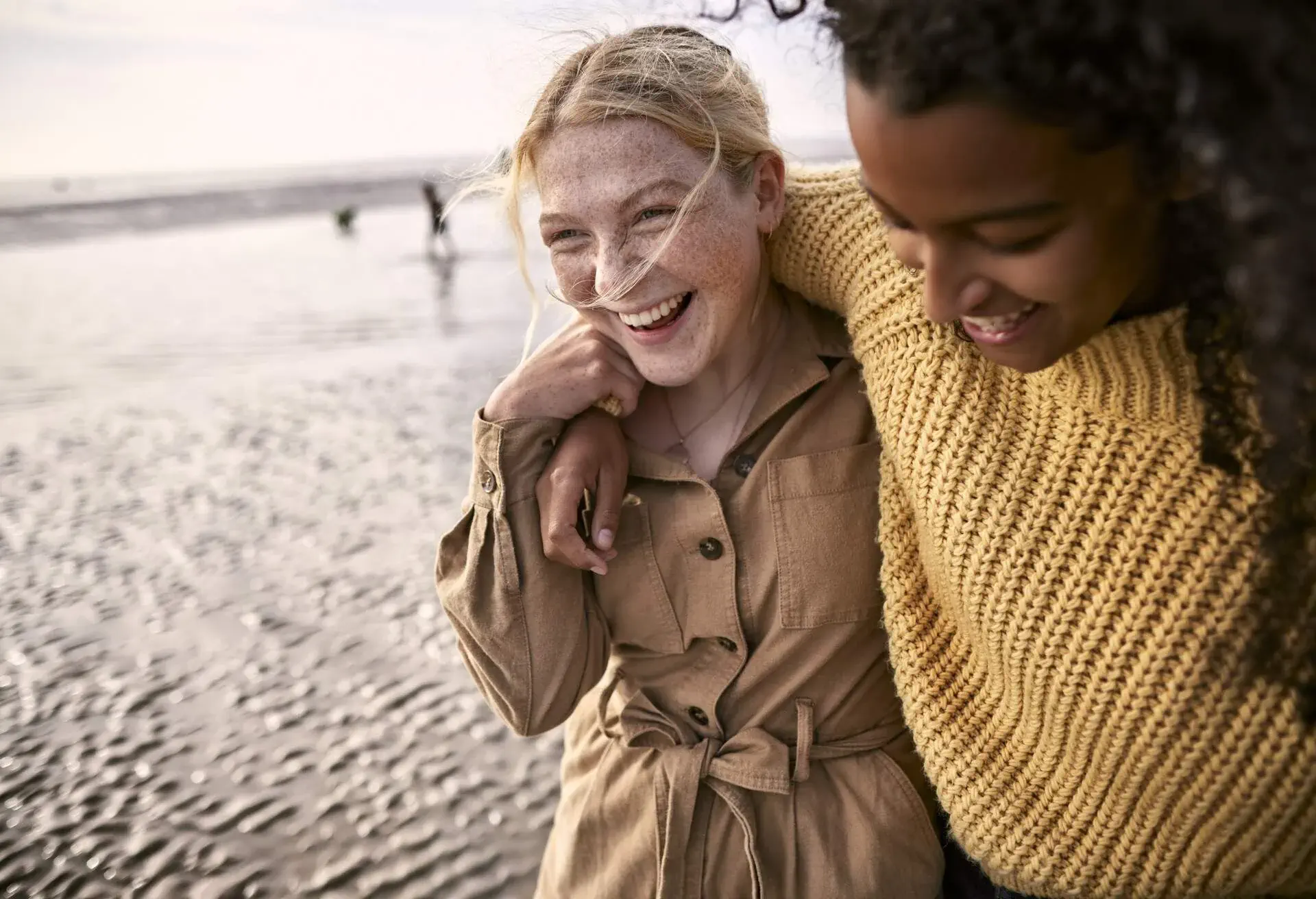 dest_germany-theme_beach_people_friends_couple_gay_gettyimages-1383491185_universal_within-usage-period_85282