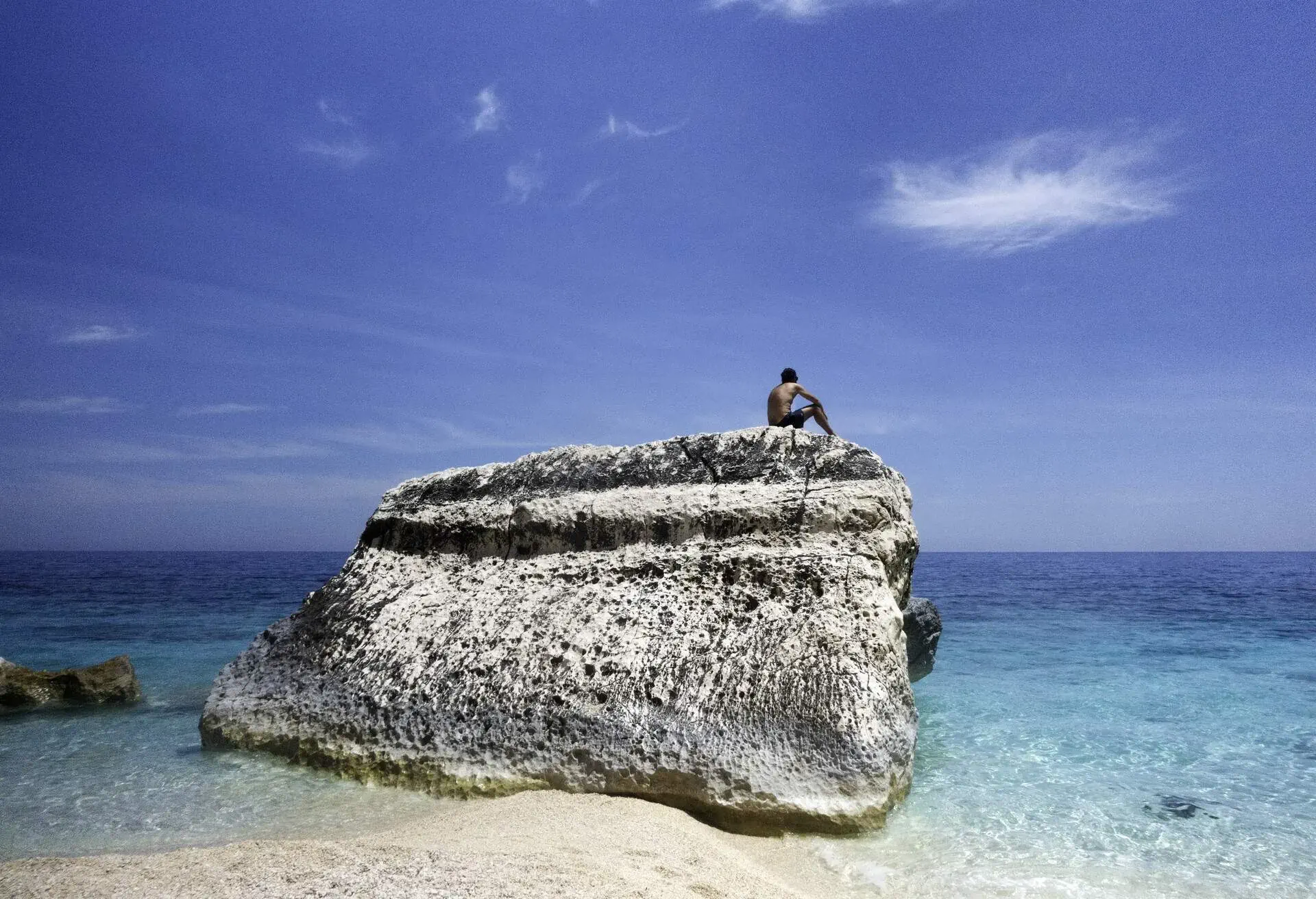 dest_italy_sardinia_cala_mariolu