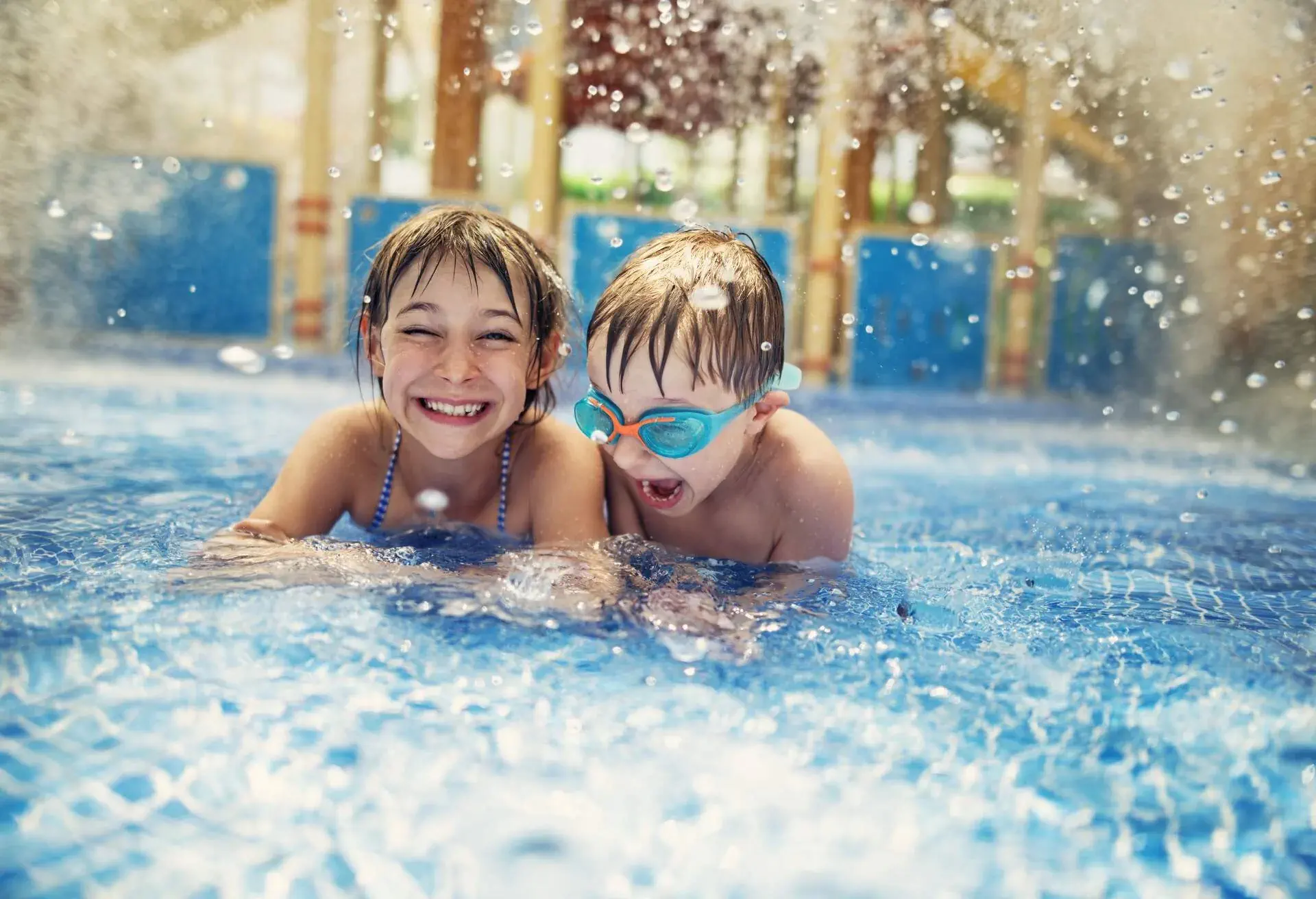 theme_people_children_amusement-park_waterpark_pool_waterslides-gettyimages-661468290_universal_within-usage-period_83208