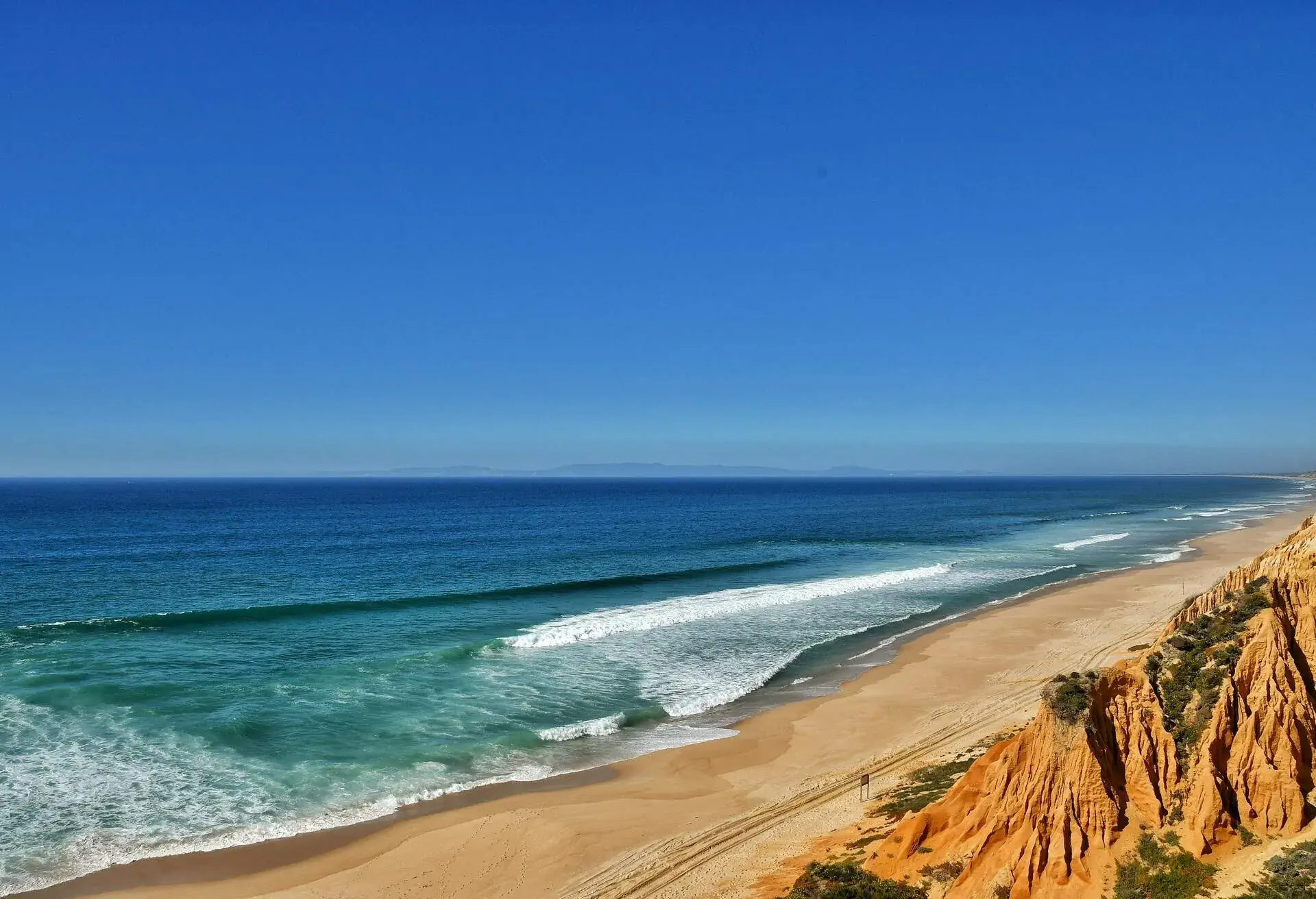 DEST_PORTUGAL_SANTO_ANDRE_GettyImages-1154217438.jpg